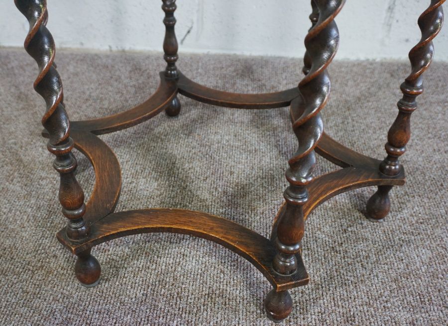 An oak occasional table, Circular top on Barley Twist legs - Image 3 of 4