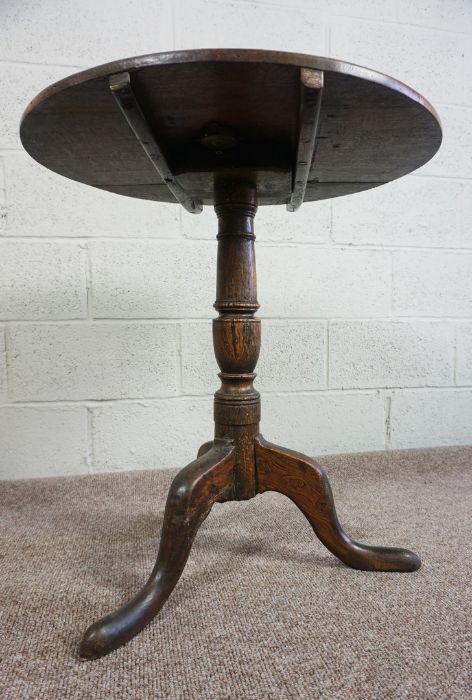 George III Oak Tripod Table, Circular snap top, 68cm high, 63cm wide - Image 4 of 5