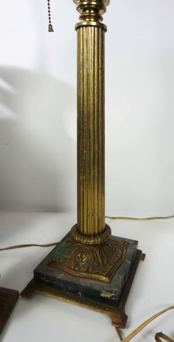 Five assorted table lamps, including a brass Corinthian column two light table lamp (5)Condition - Image 3 of 5