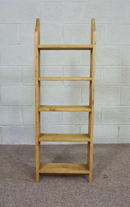 A modern stained pine open bookshelf, with five tiers - Image 2 of 3