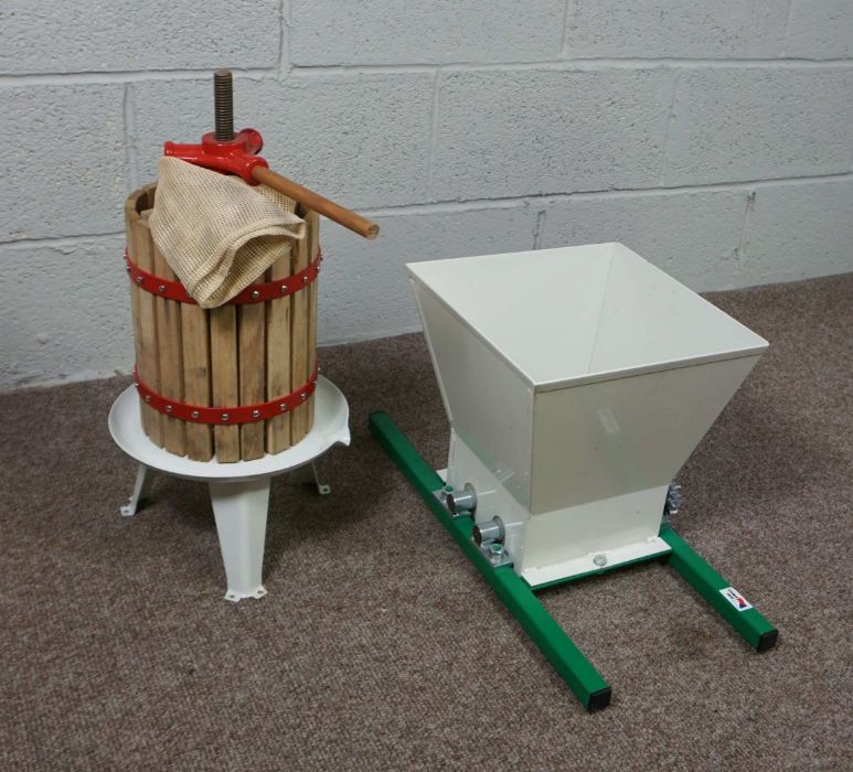 A Clarke FP6B 6 litre fruit press, modern, together with a hand cranked fruit crusher (2) - Image 2 of 5