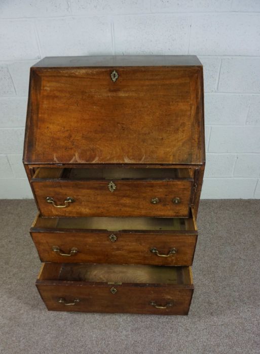 A small George III style mahogany bureau, late 19th century,  with fall front and fitted interior - Image 6 of 9
