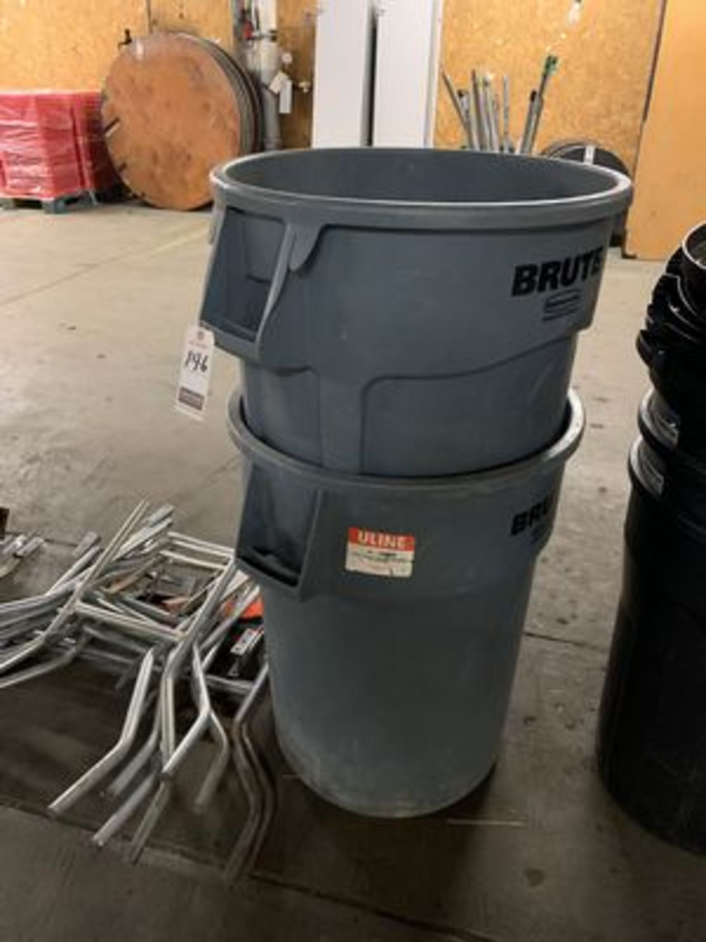 BRUTE PLASTIC WASTE RECEPTACLES