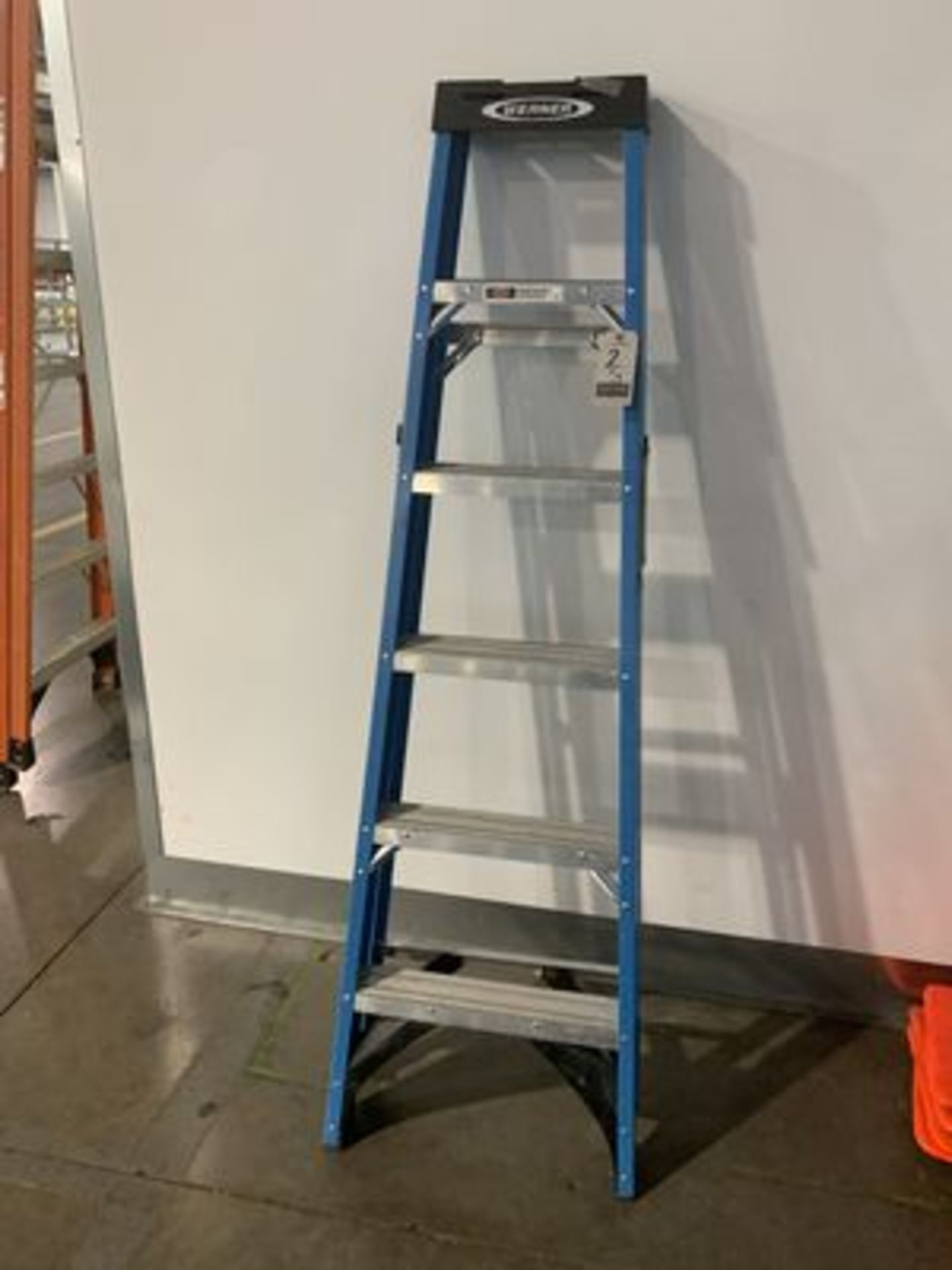 WERNER 6' FIBERGLASS STEPLADDER