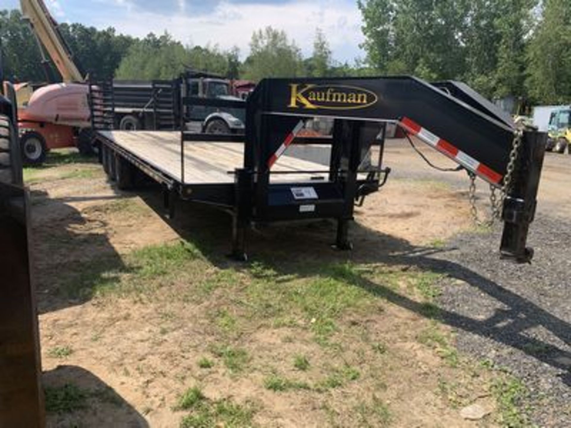 2017 KAUFMAN GOOSENECK TRAILER, 25' TEL-AXLE, STEEL RAMPS, VIN # 5VGFH3030JL001083