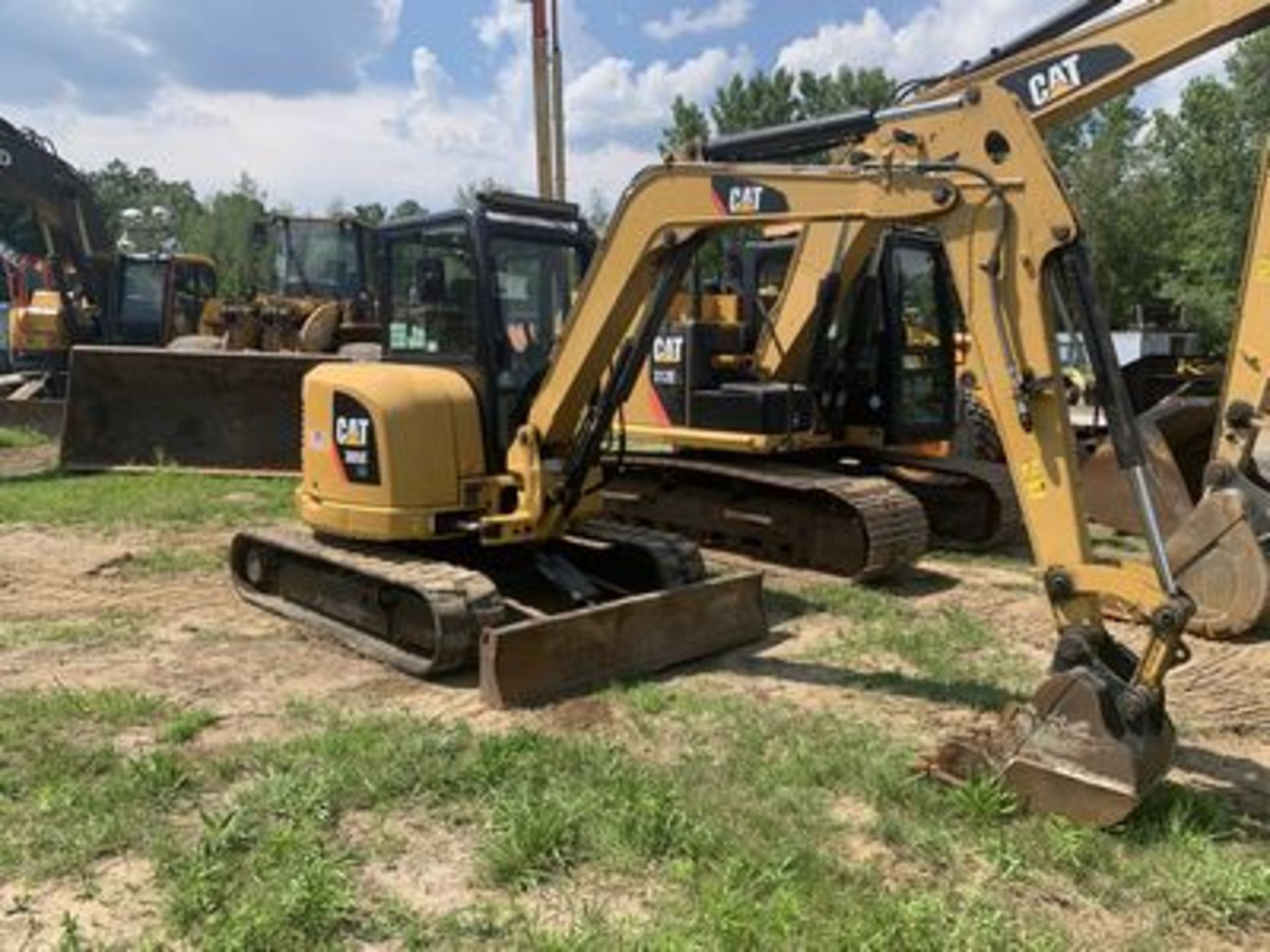 2014 CAT 305ECR MINI EXCAVATOR CRAWLER, DIESEL, FRONT DOZER BLADE, VIN #CAT0305ETXA03869 (2,333 HRS)