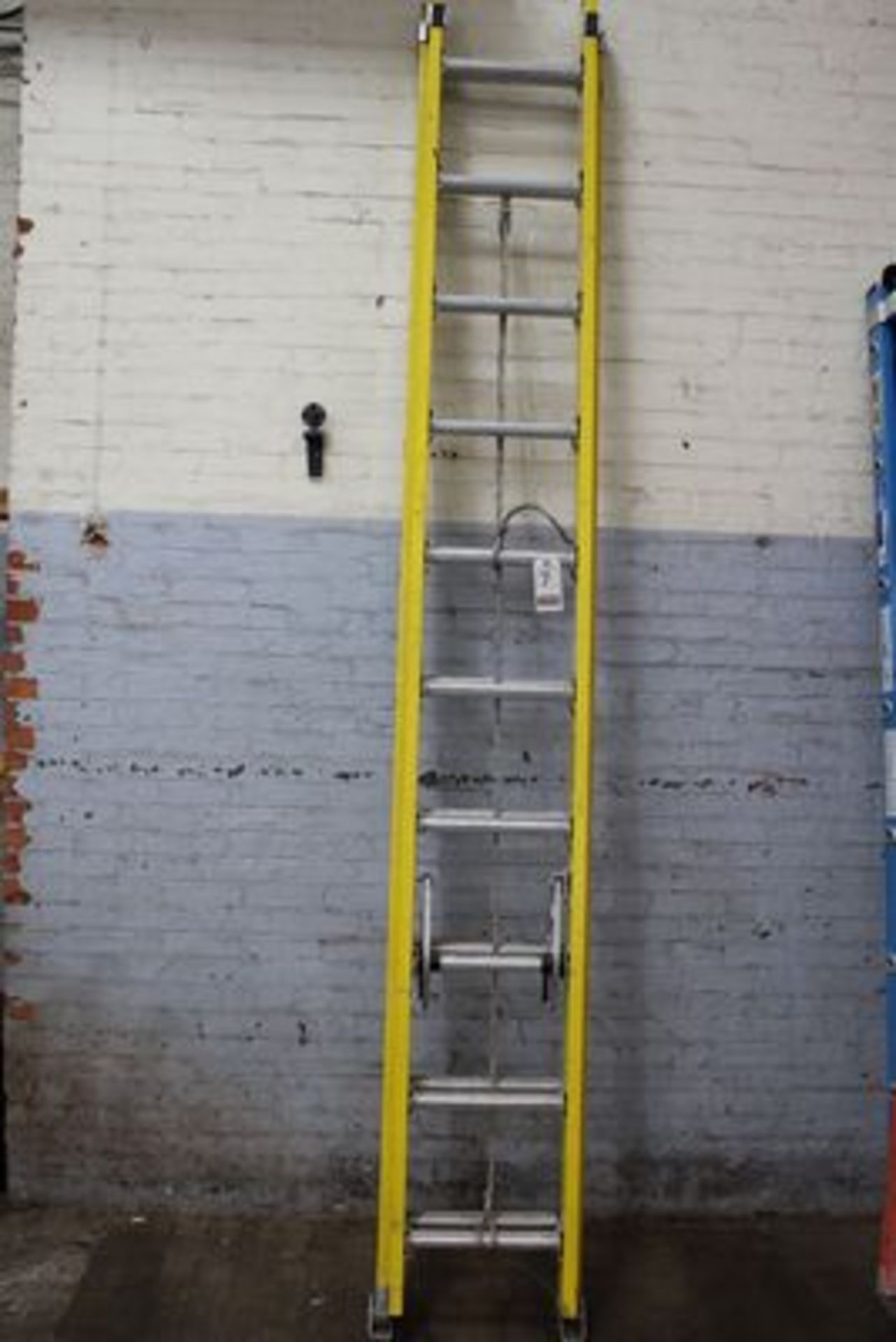 WERNER 20' FIBERGLASS EXT. LADDER