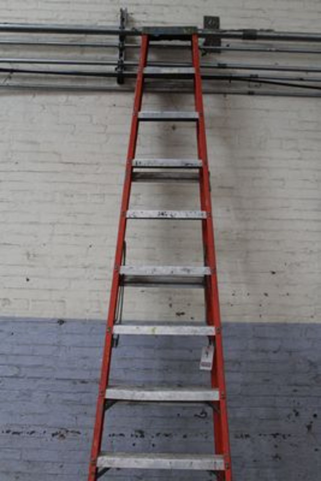 LOUISVILLE 12' FIBERGLASS STEPLADDER