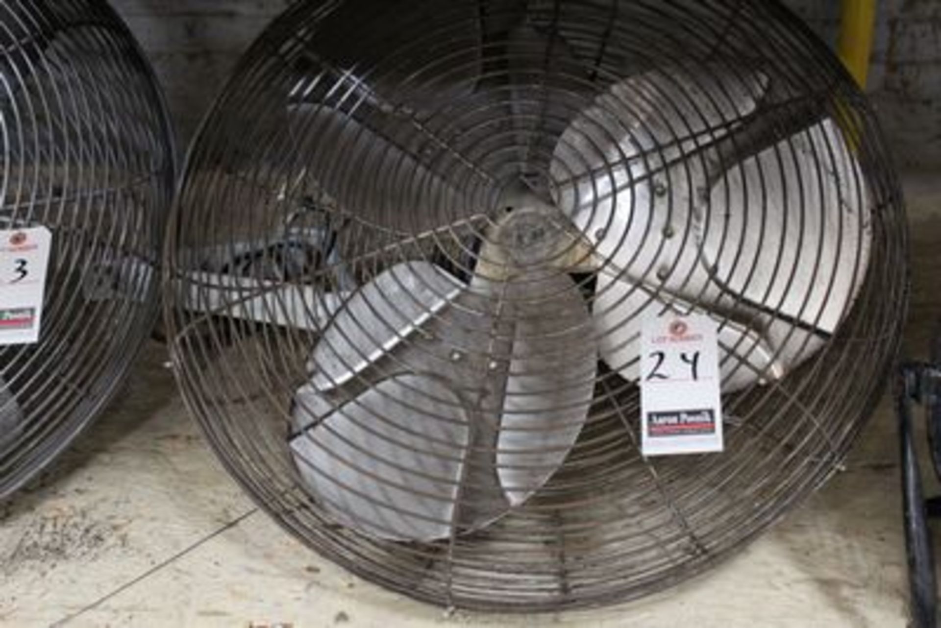 DAYTON 26" DIA. ELEC. WALL FAN