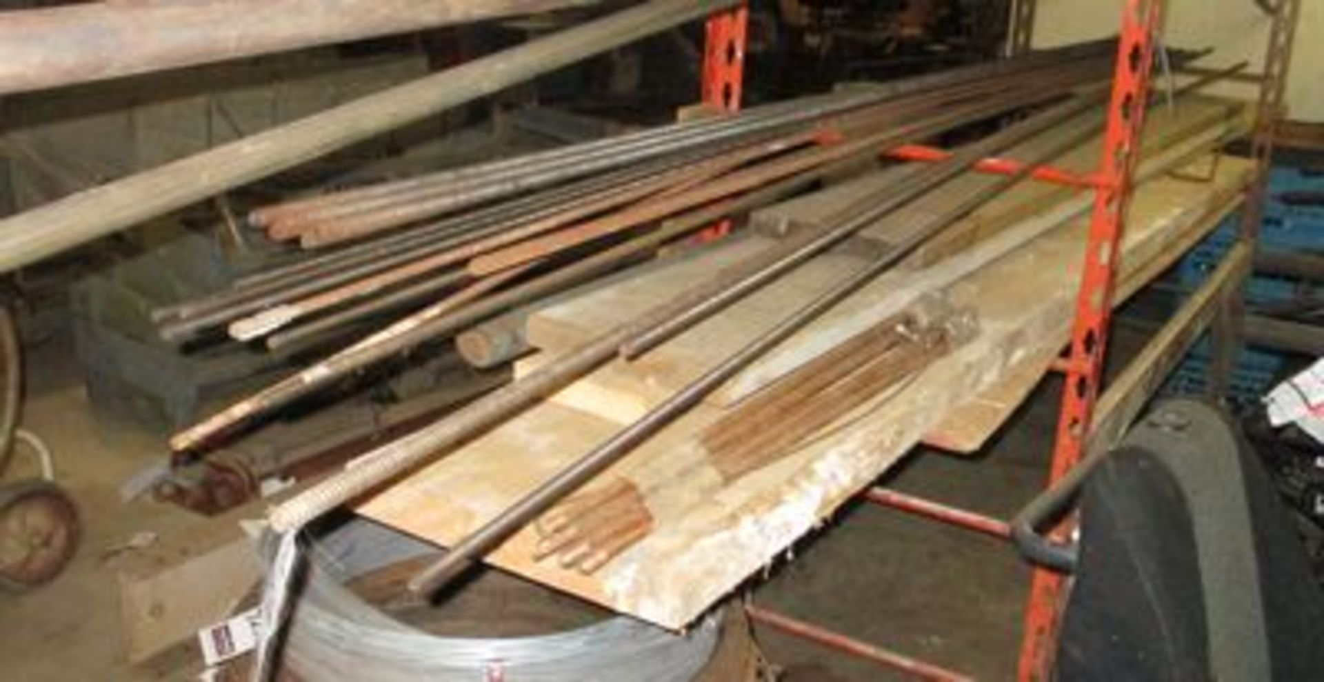 LOT OF ASS'T WOOD PLANK, METAL THREADED ROD & PVC PIPE
