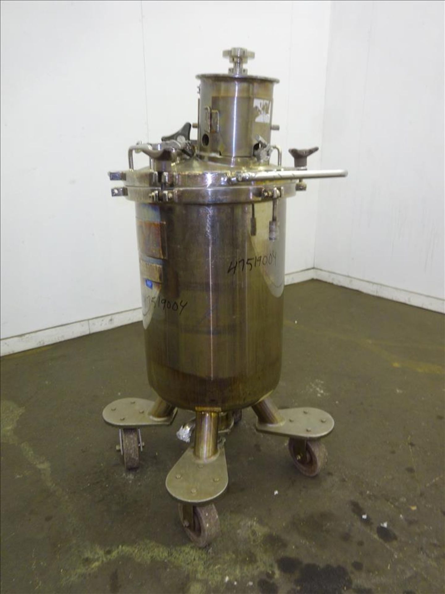 Used- Lee Industries Pressure Tank, 26.4 Gallon (100 L) w/ off center top entering agitator - Bild 3 aus 14