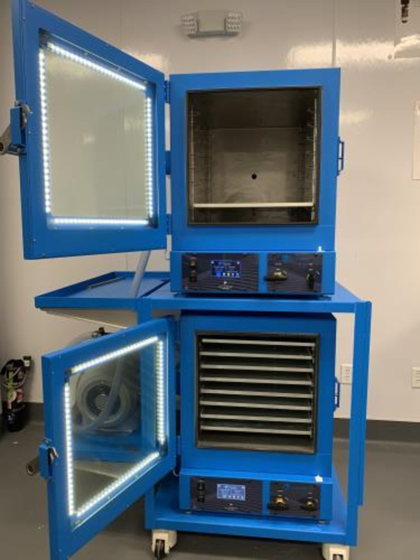 Used- Cascade Sciences Double Up Vacuum Oven Package. (2) Model CVO-5 Vacuum Ovens. - Image 2 of 14