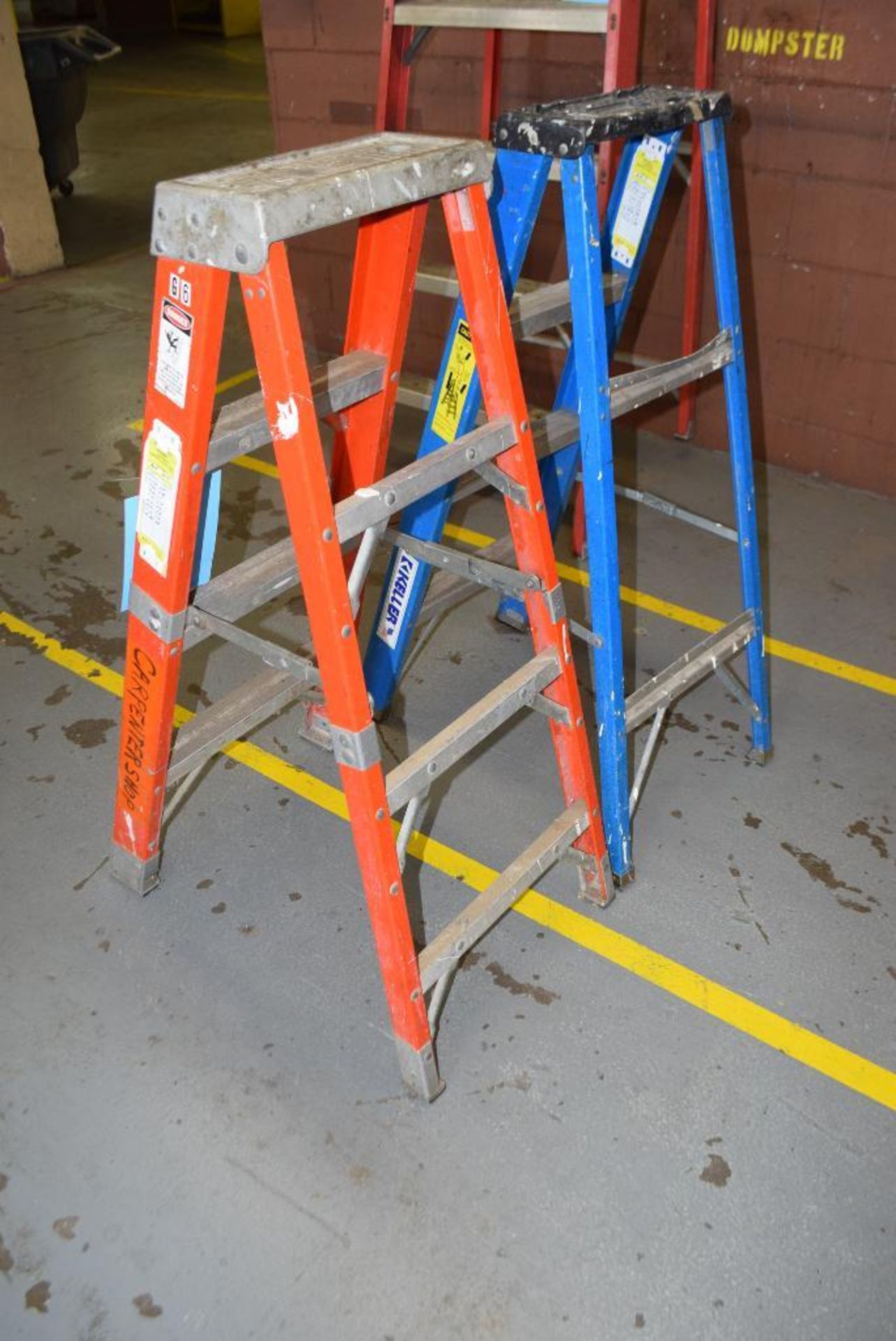 Lot of (2) approximate 4' tall fiberglass ladders. - Image 3 of 3