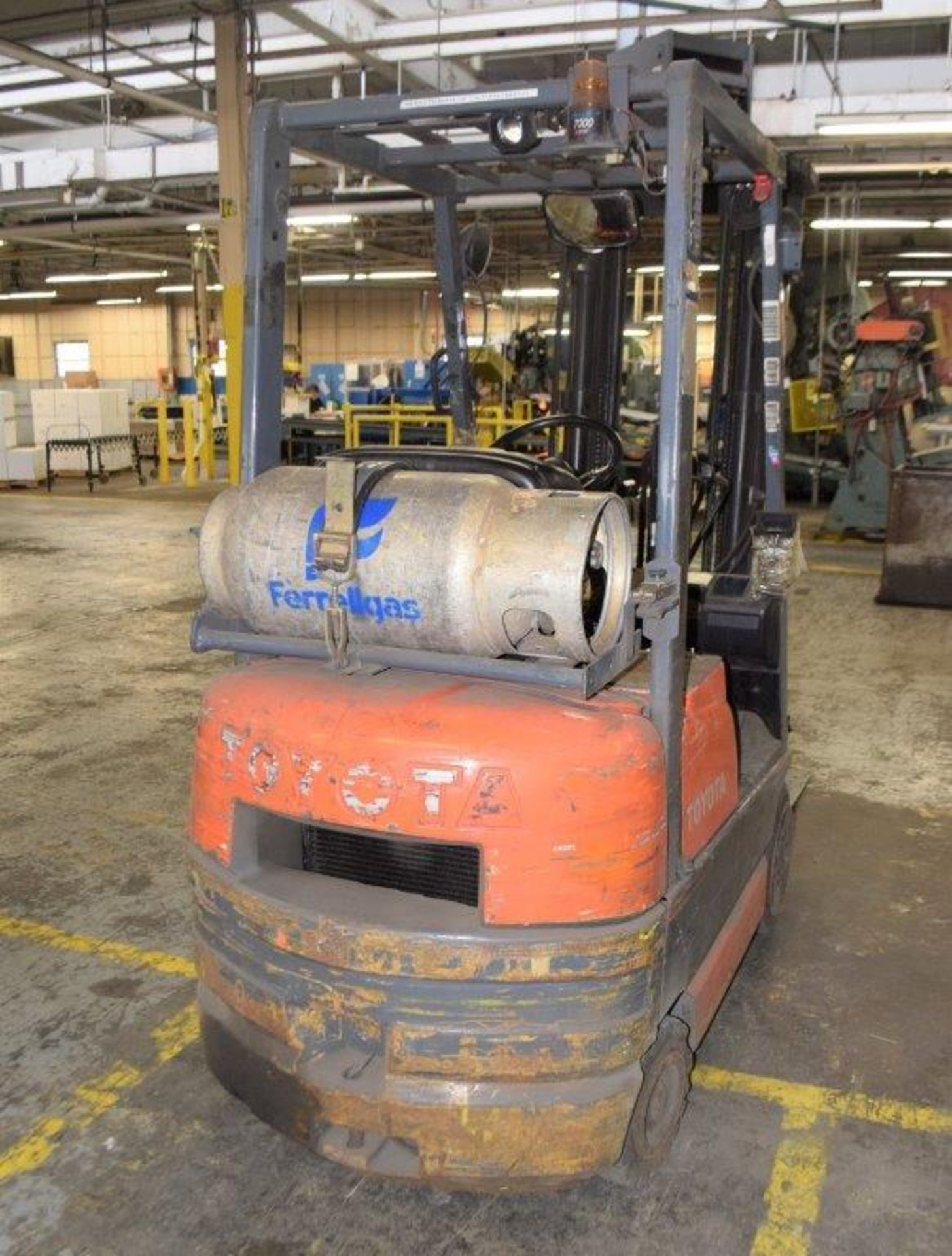 (1) Toyota LP Forklift, Model 42-6FGCU15, Serial# 64135. - Image 8 of 18