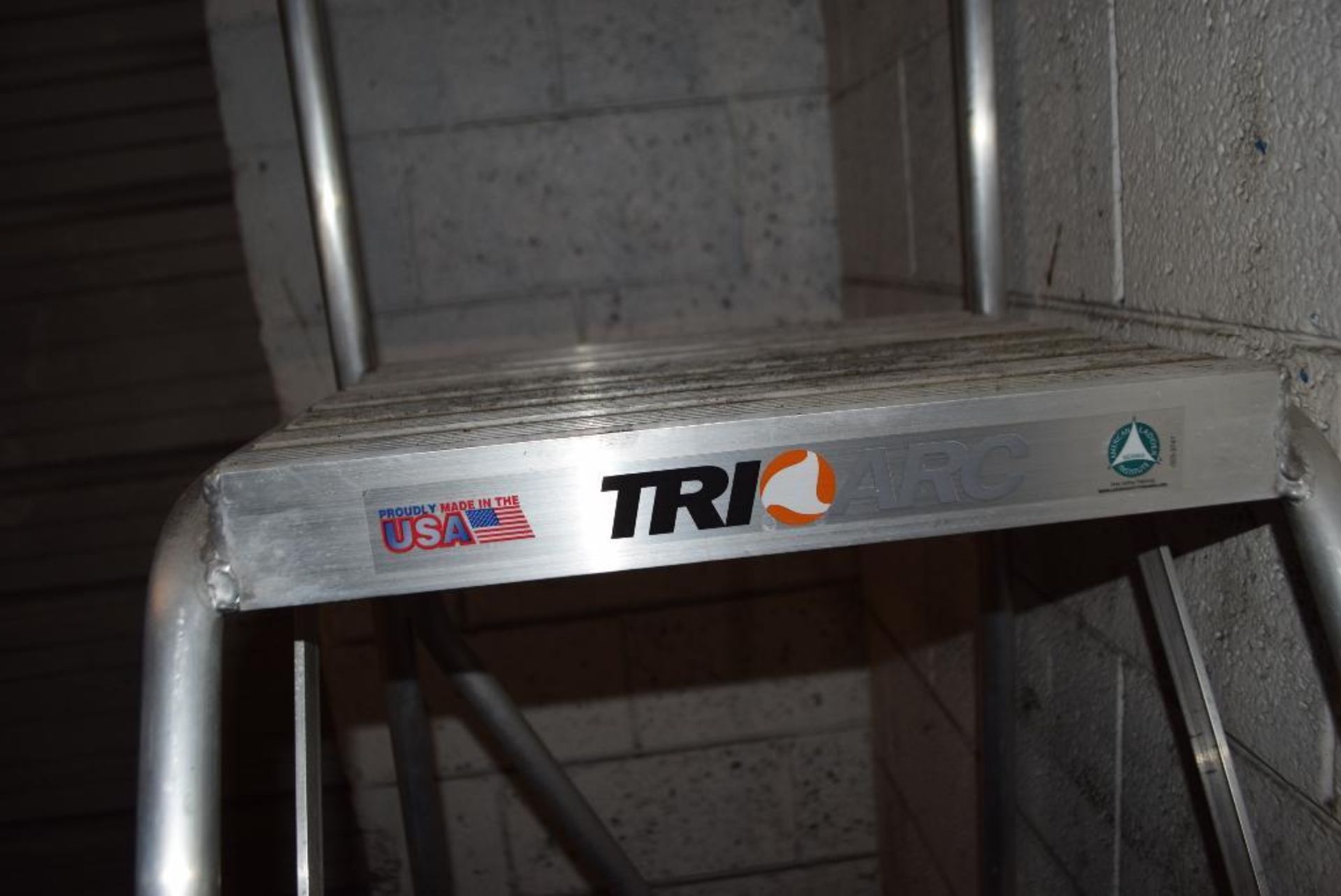 Lot of (2) Tri-Arc aluminum ladders. (1) Rolling approximate 6' tall, (1) stationary approximate 5' - Image 5 of 7