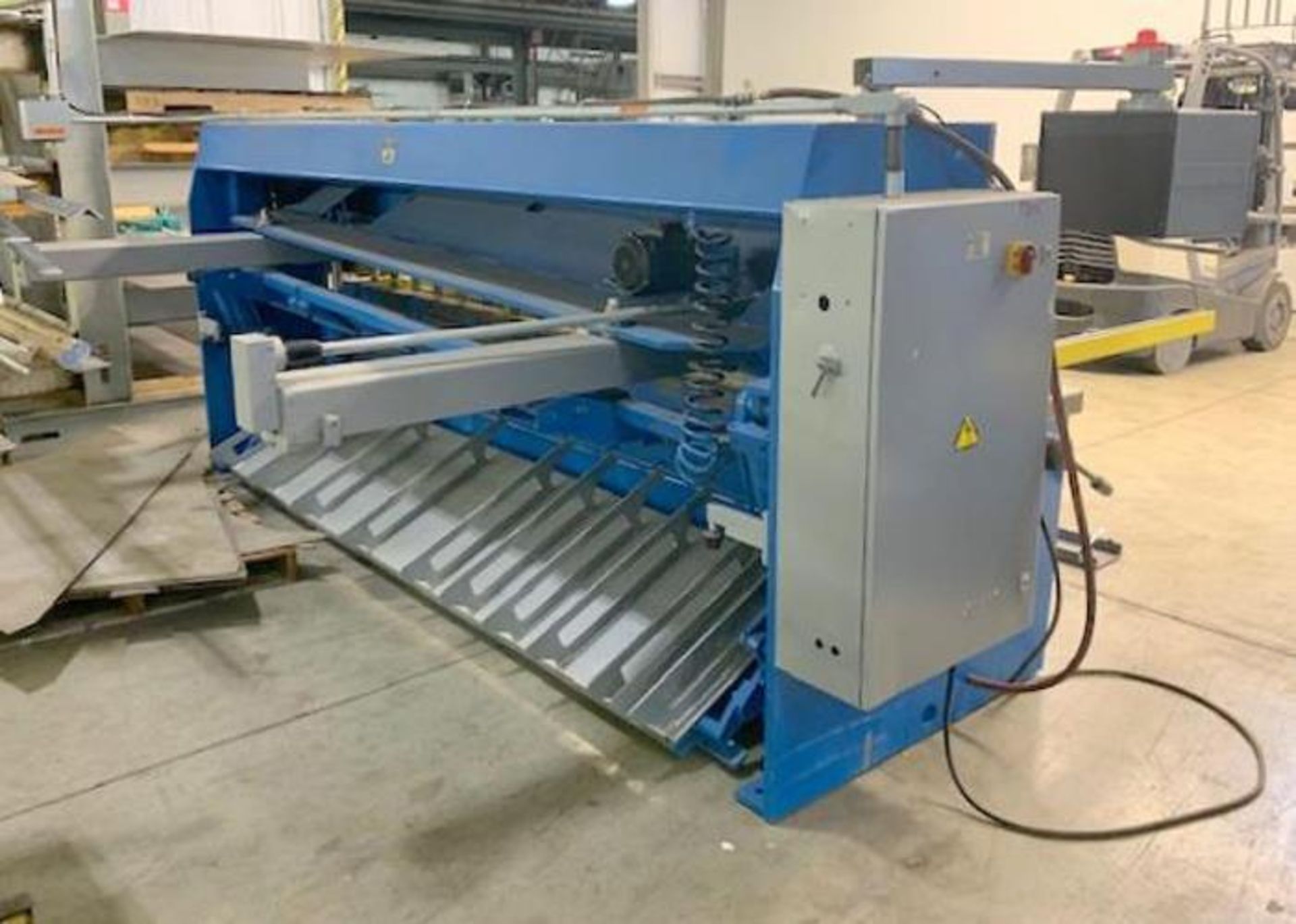 (1) Guifil "GHE" Hydraulic Guillotine Shear, Model GHE630. Maximum shearing length 10'. Cutting angl