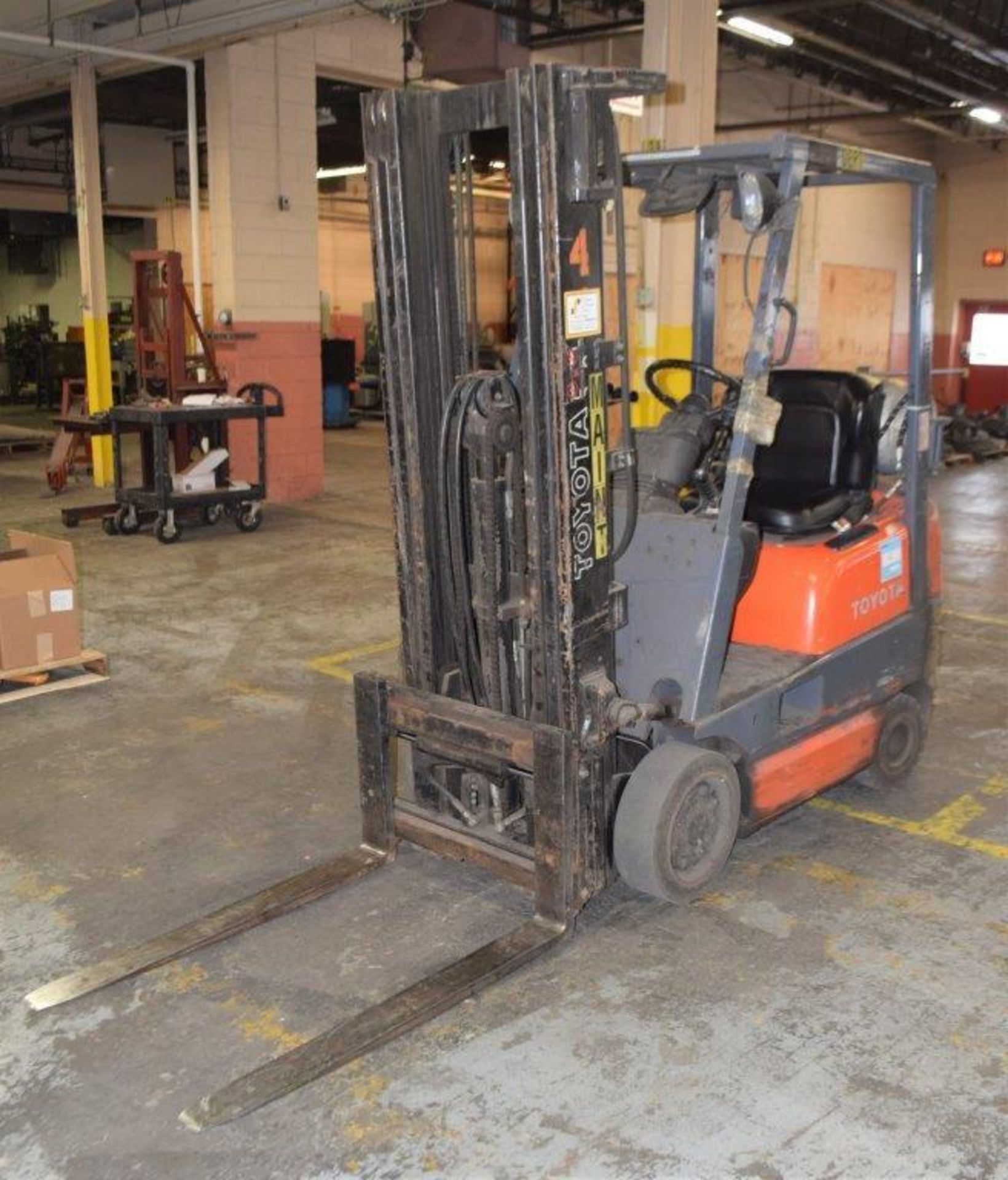 (1) Toyota LP Forklift, Model 42-6FGCU15, Serial# 64135. - Image 6 of 18