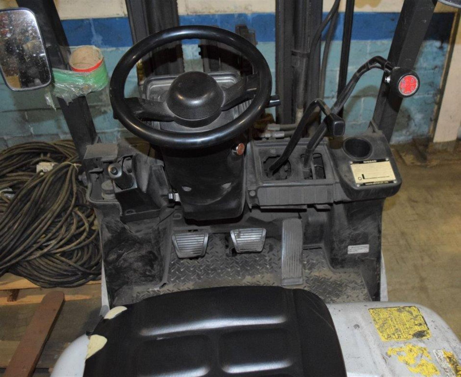 (1) Nissan 40 LP Forklift, Model MCPL02A20LV, Serial# CPL02-9P5391. Reported to have a transmission - Image 6 of 10
