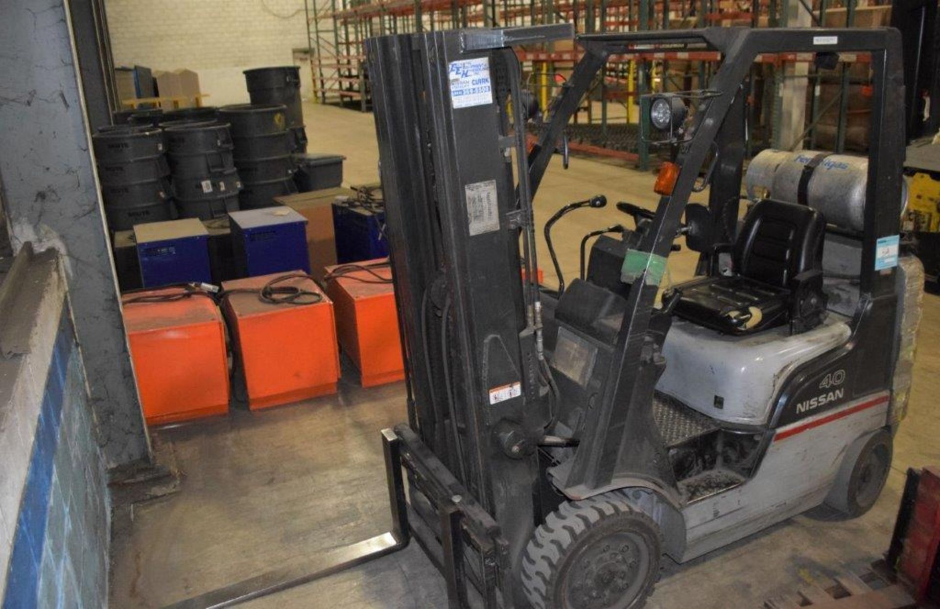 (1) Nissan 40 LP Forklift, Model MCPL02A20LV, Serial# CPL02-9P5391. Reported to have a transmission - Image 4 of 10