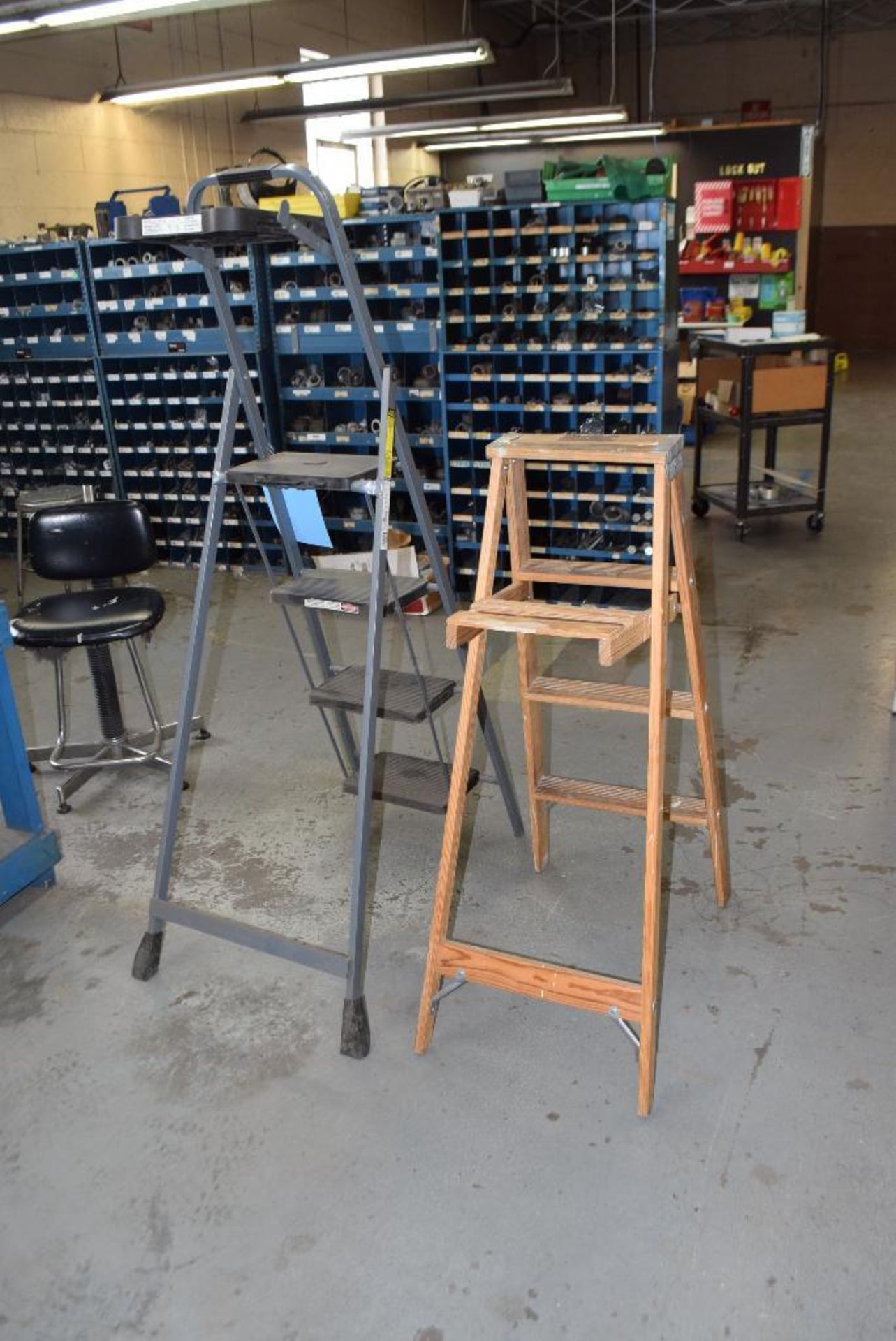 Lot of (2) ladders. (1) wood approximate 4' tall, (1) metal step ladder. - Image 3 of 3