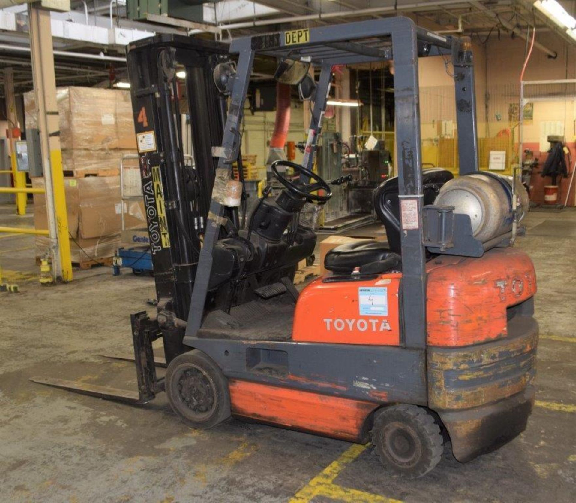 (1) Toyota LP Forklift, Model 42-6FGCU15, Serial# 64135. - Image 7 of 18