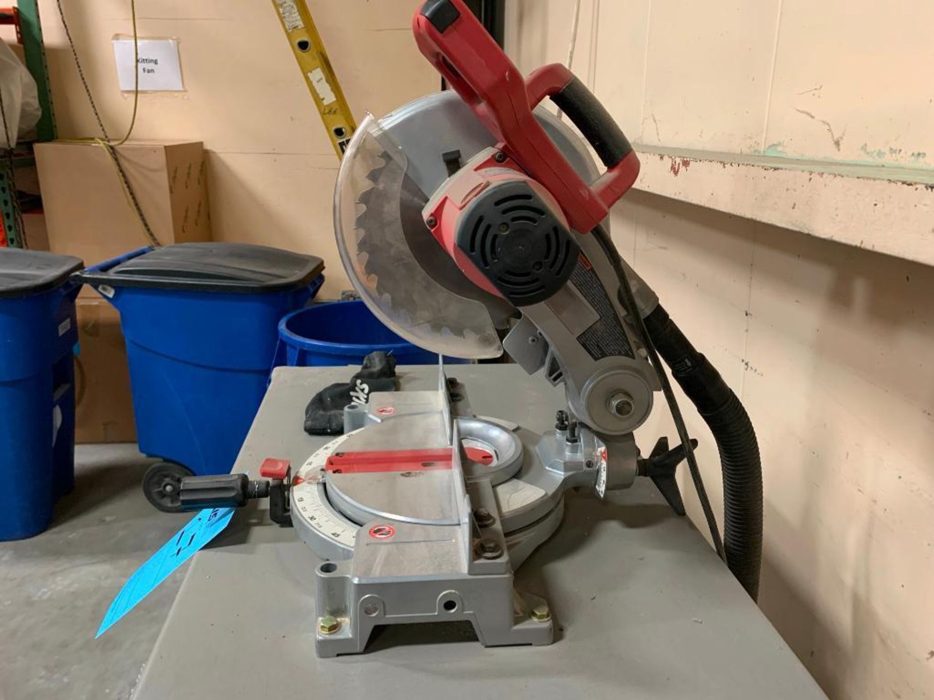 Skillsaw Compound Miter Saw Model 3315, S/N 106, with Shop Vac and Metal Worktable - Image 4 of 7