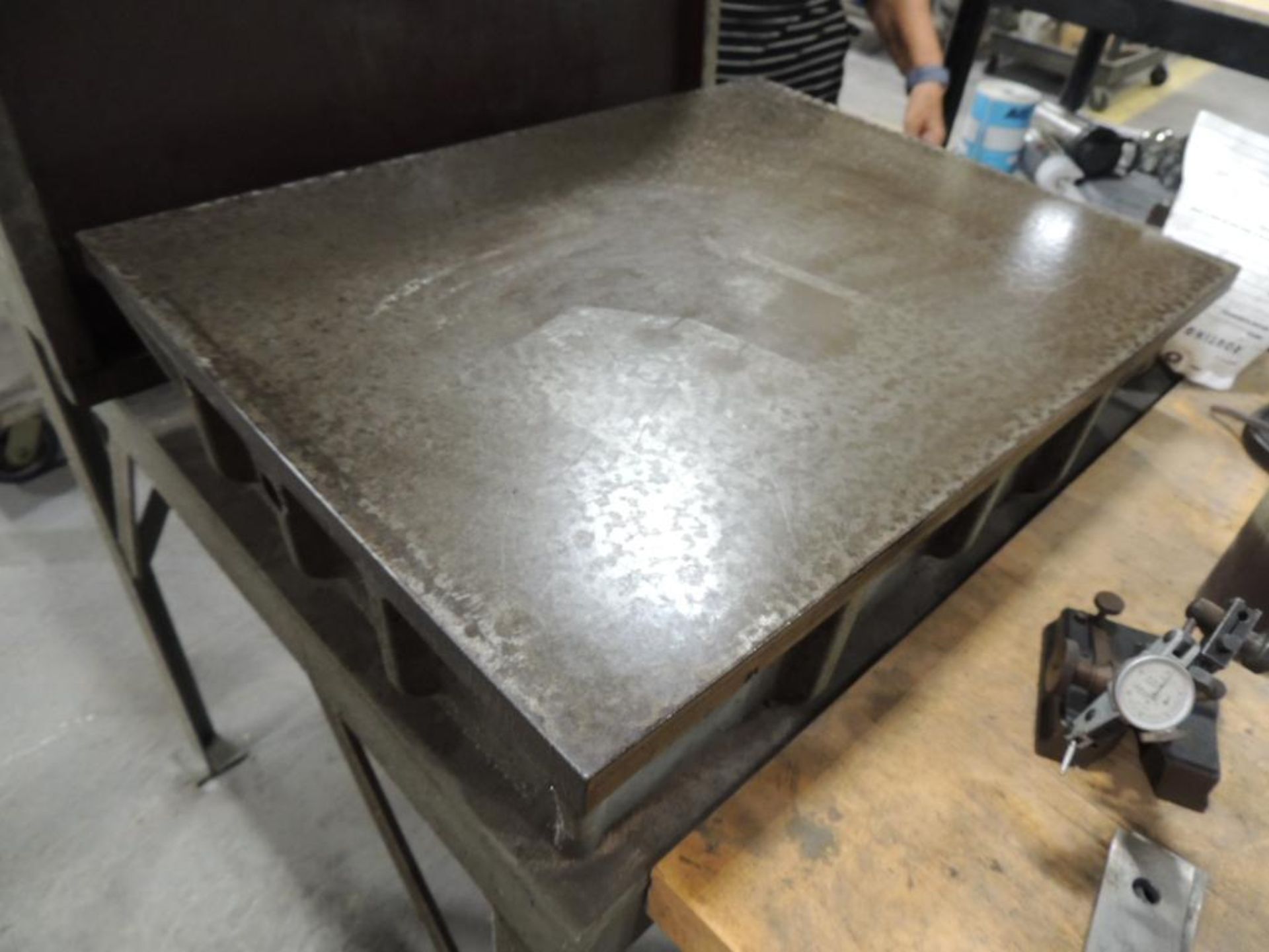 CAST IRON SURFACE PLATE 18'' X 24'' W/ TABLE (Building T3) - Image 2 of 2