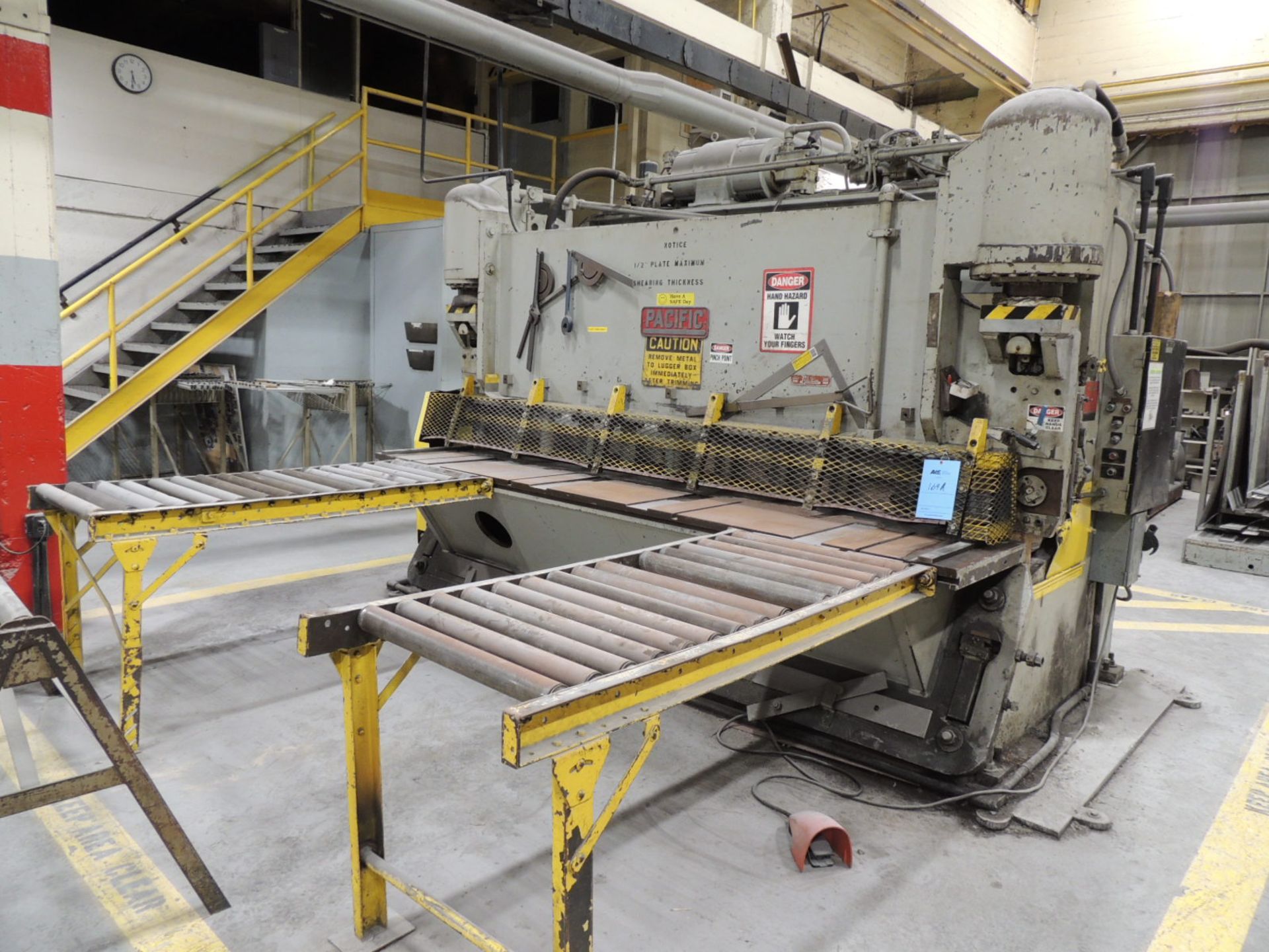 PACIFIC HYDRAULIC SHEAR MODEL 375HD, 3/8'' X 10', S/N 510223, (2) INFEED ROLLER CONVEYORS 26'' X 5',