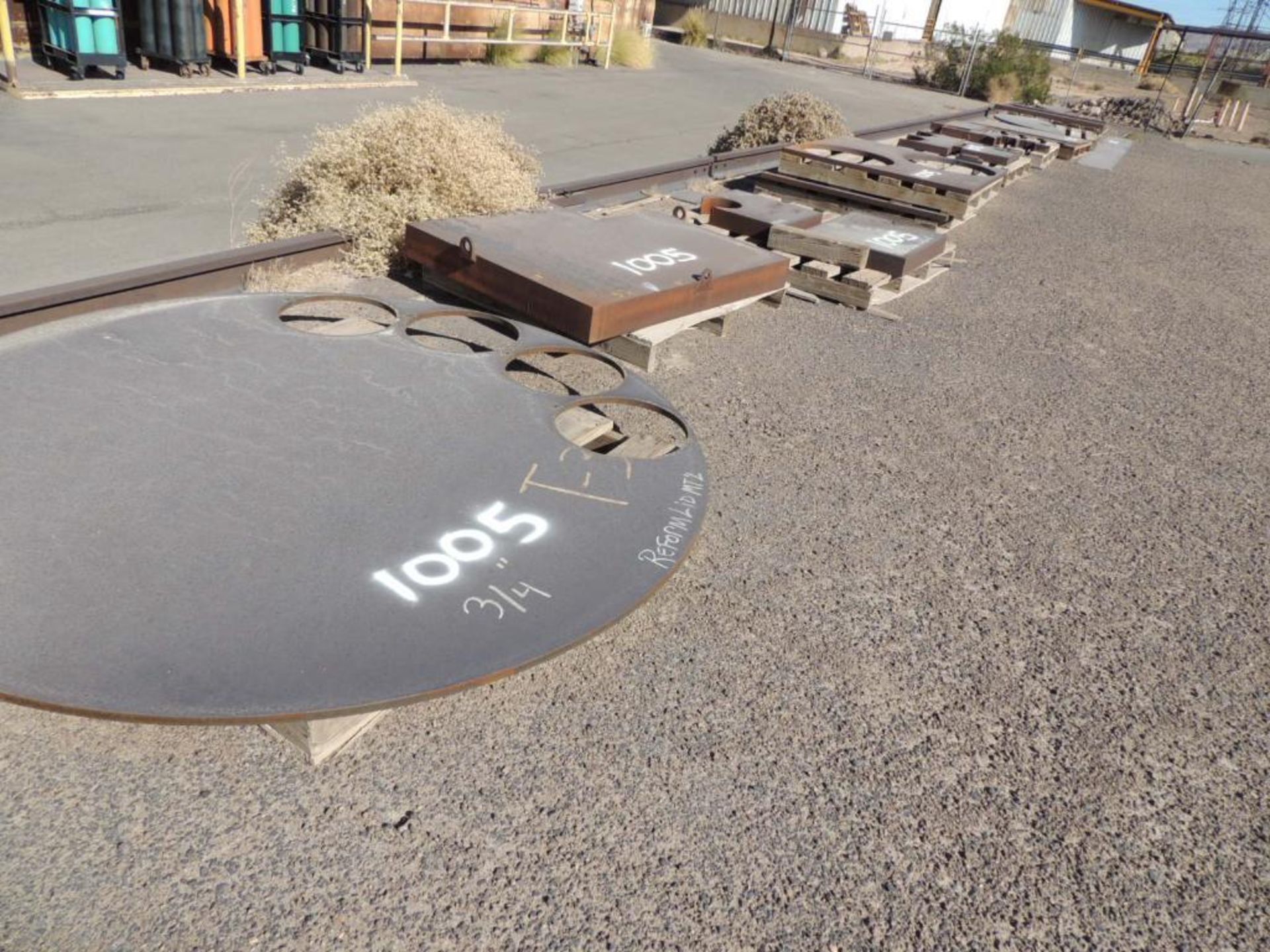 Assorted Metal Plates in Various Sizes (Yard)