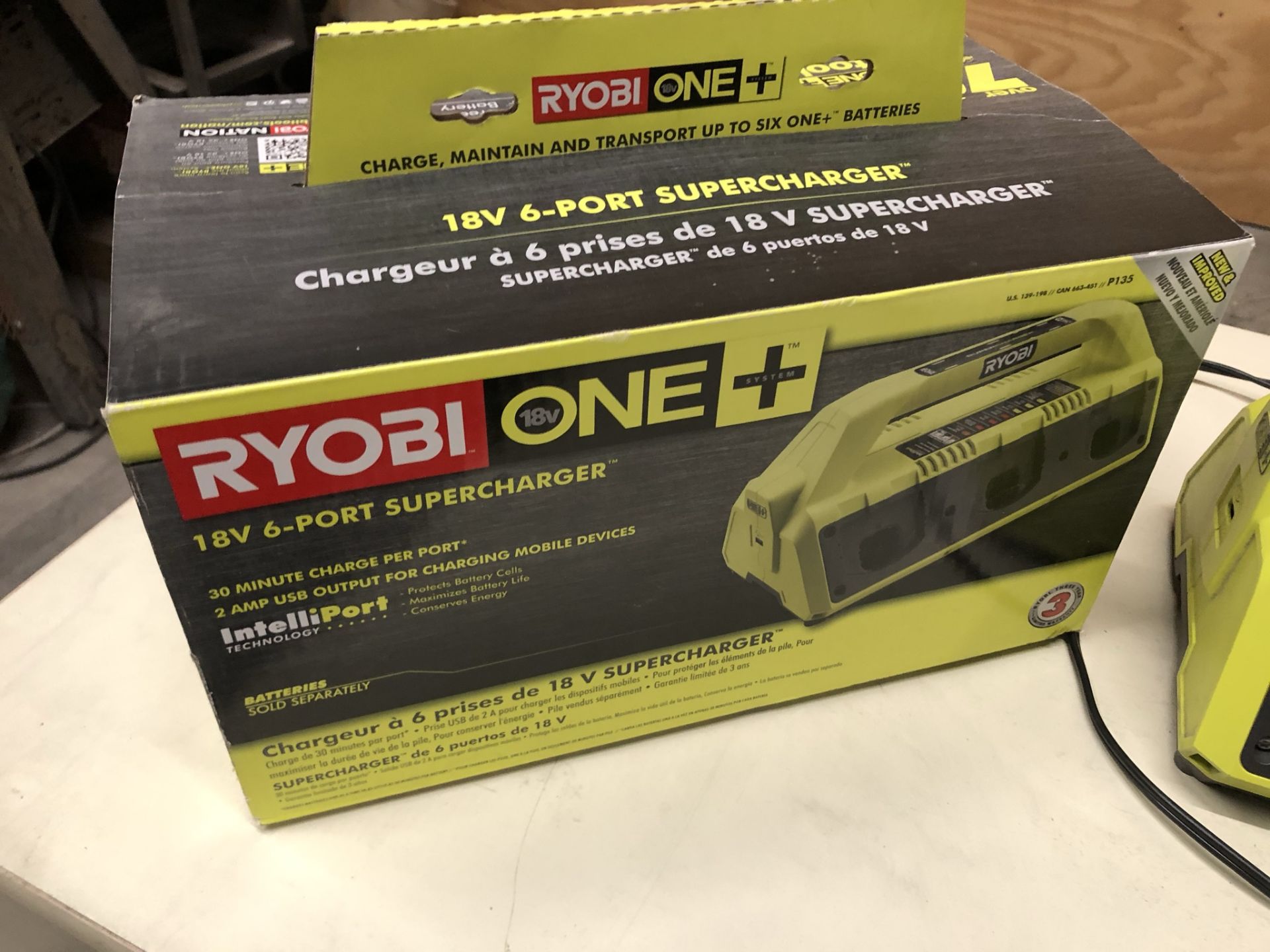 Ryobi 18V 6-Port SuperCharger, with 2 spare batterys - Bild 3 aus 4