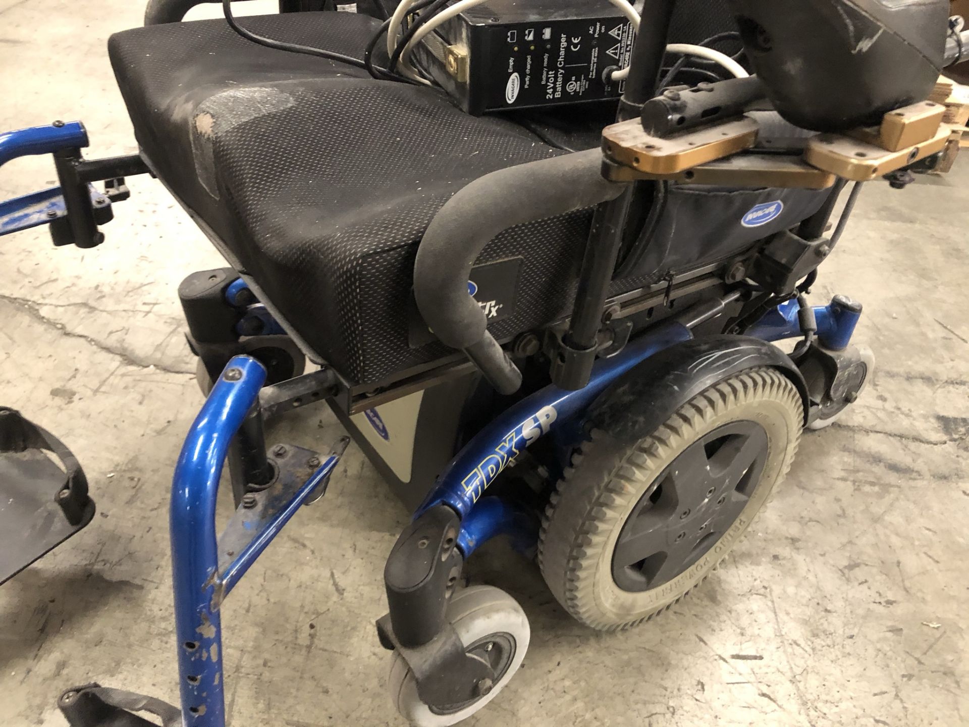 Invacare Powered Wheelchair with Incline Adjustment - Bild 3 aus 4