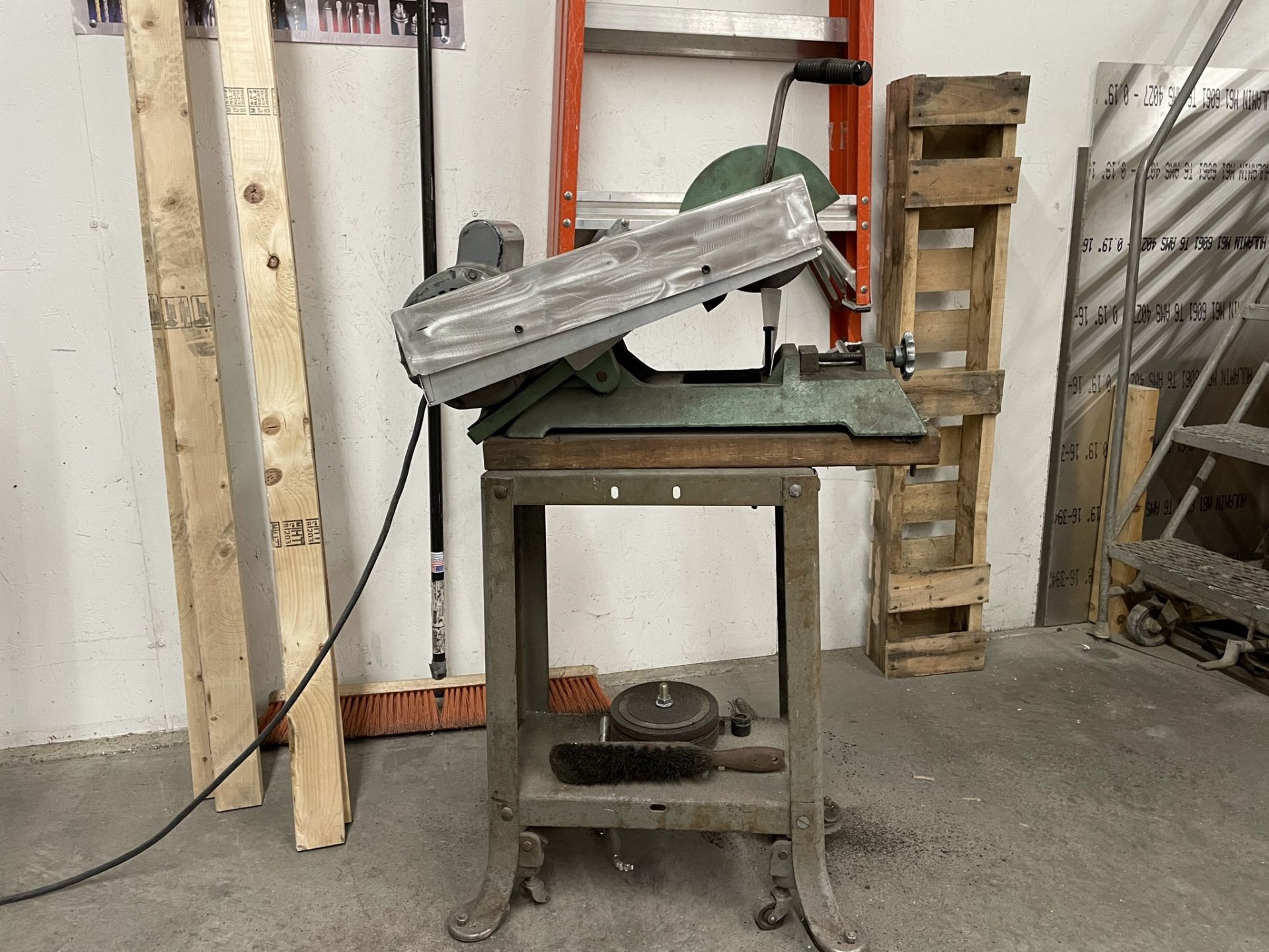 Kalamazoo Indus. Chop Saw w/Stand - 6” Dia. Wheel / 1HP - Bild 2 aus 5