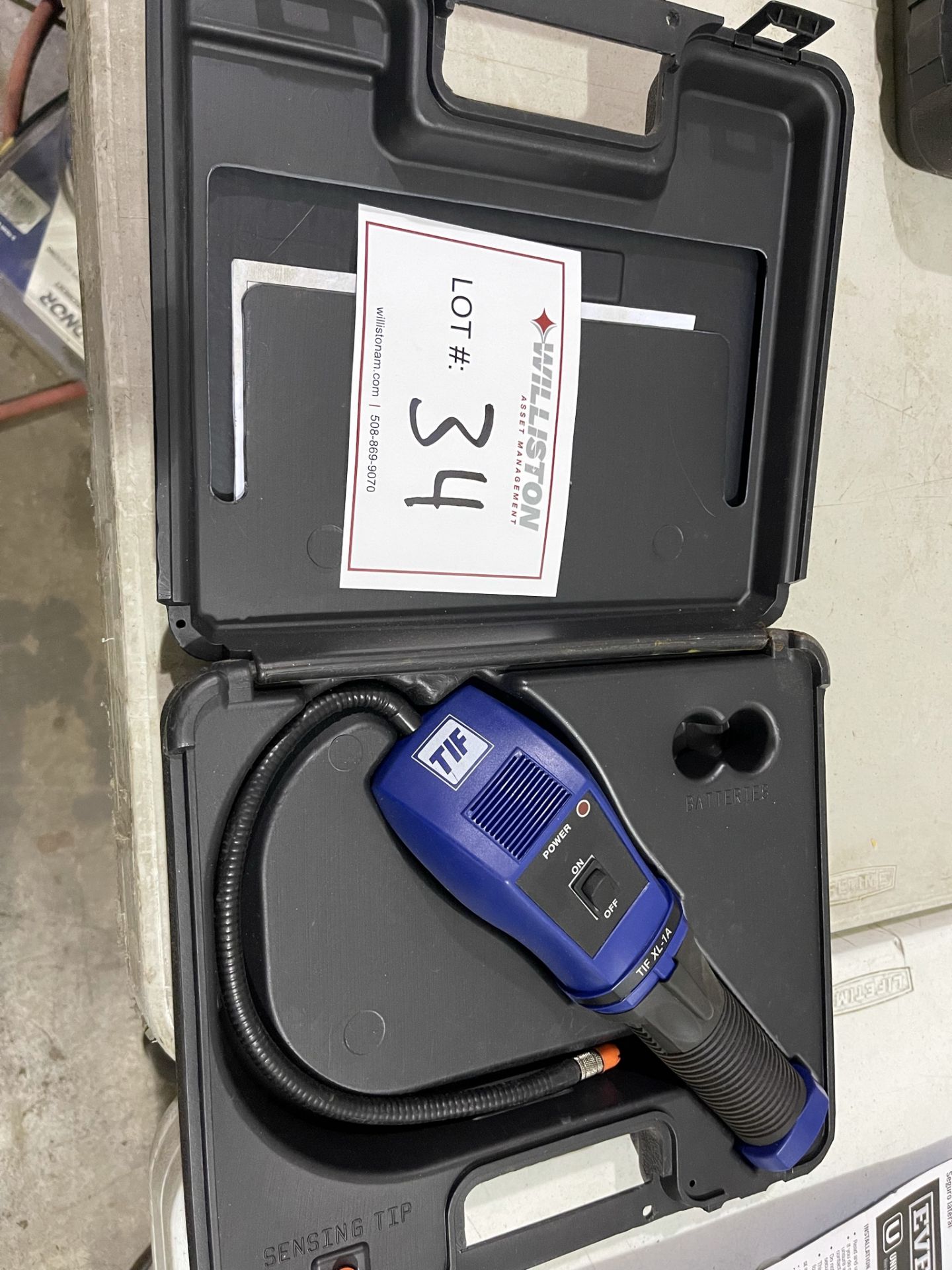 REFRIGERANT LEAK DETECTOR