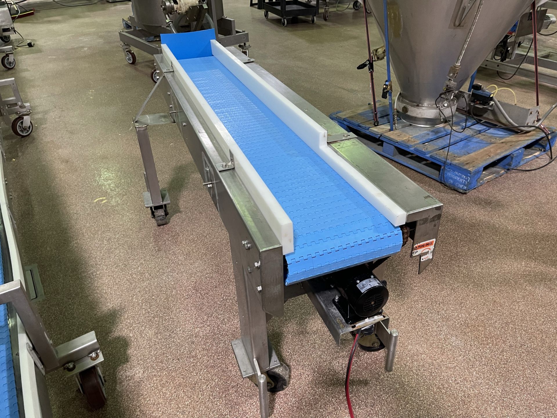 Conveyor w/ blue smooth belt - Image 4 of 4