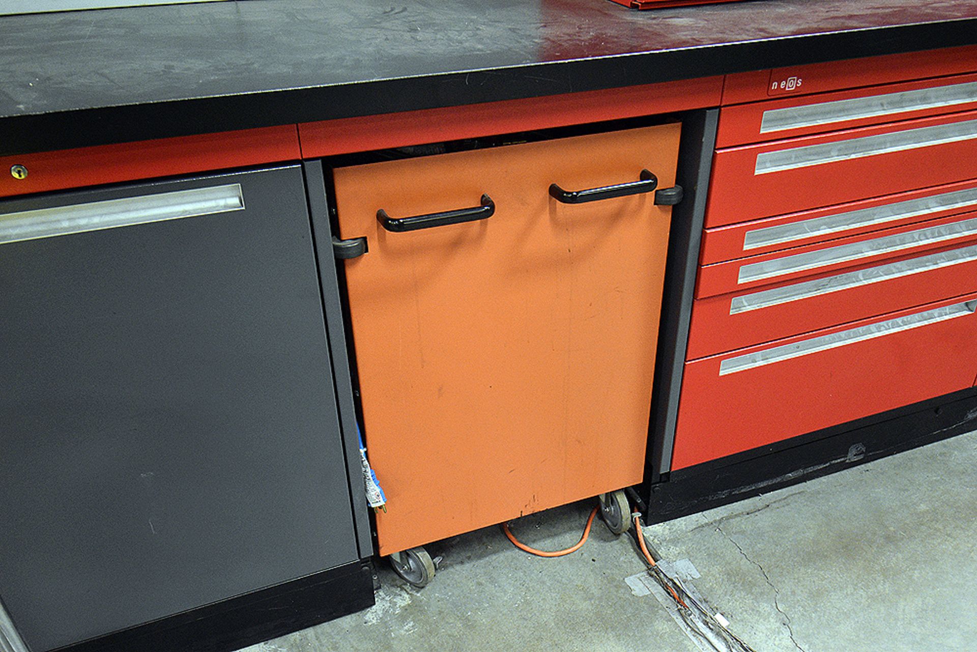 {LOT}Neos Continuous Bench System - Image 5 of 5