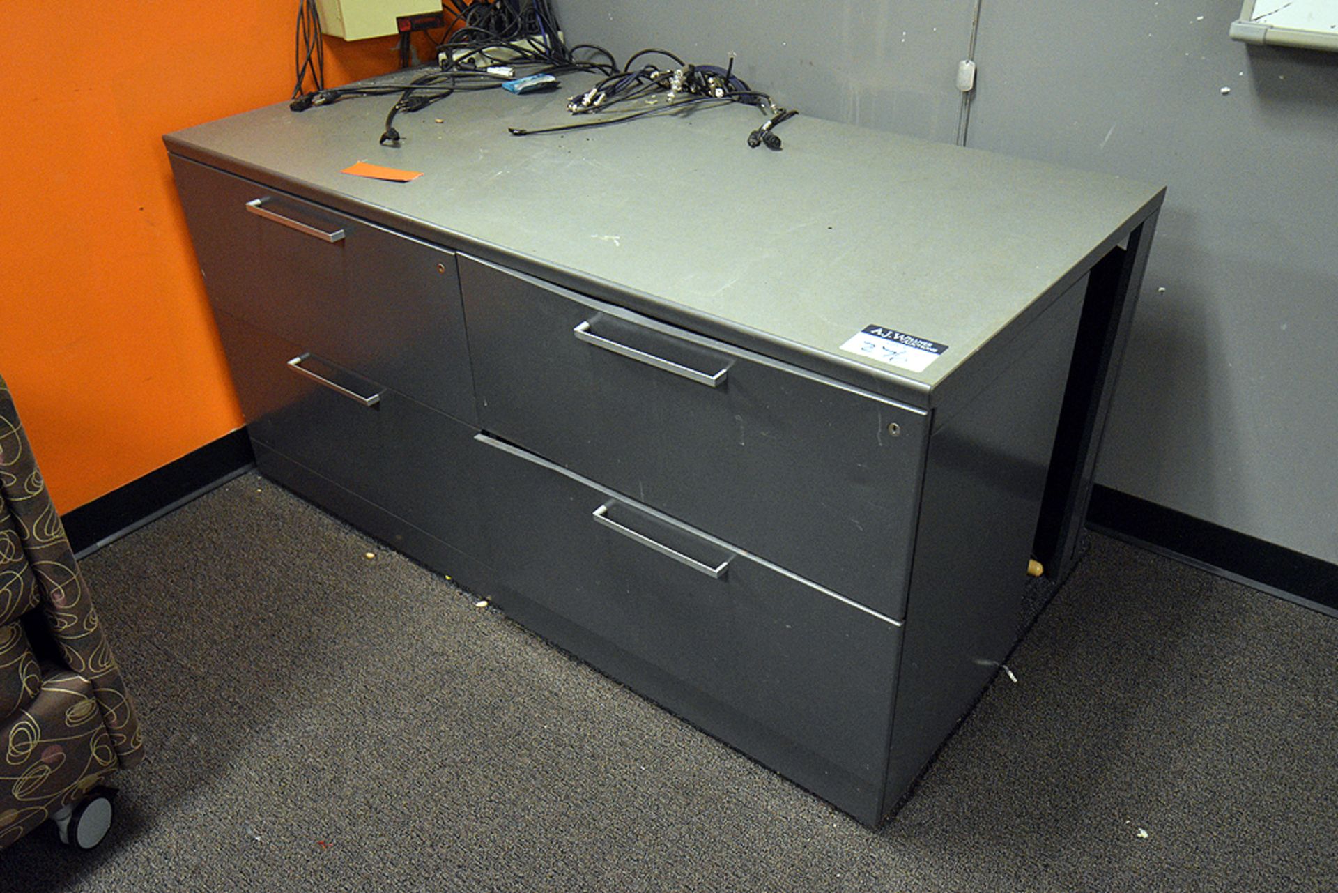 {LOT} Desks & Storage Cabinets - Image 5 of 5