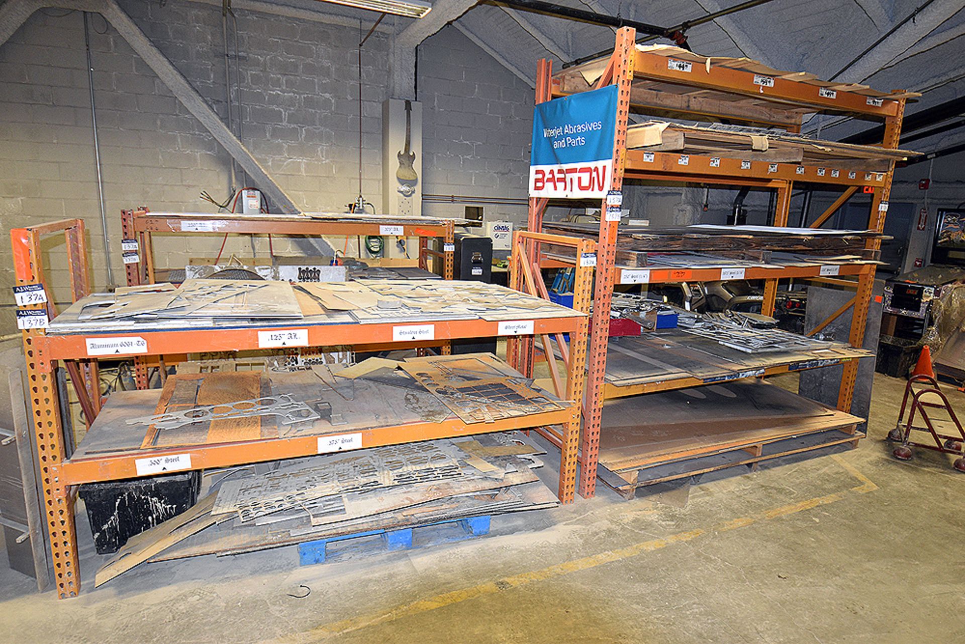 {LOT} Pallet Racking: (4) 5' Uprights, (2) 9' Uprights and (18) 8' Cross Braces