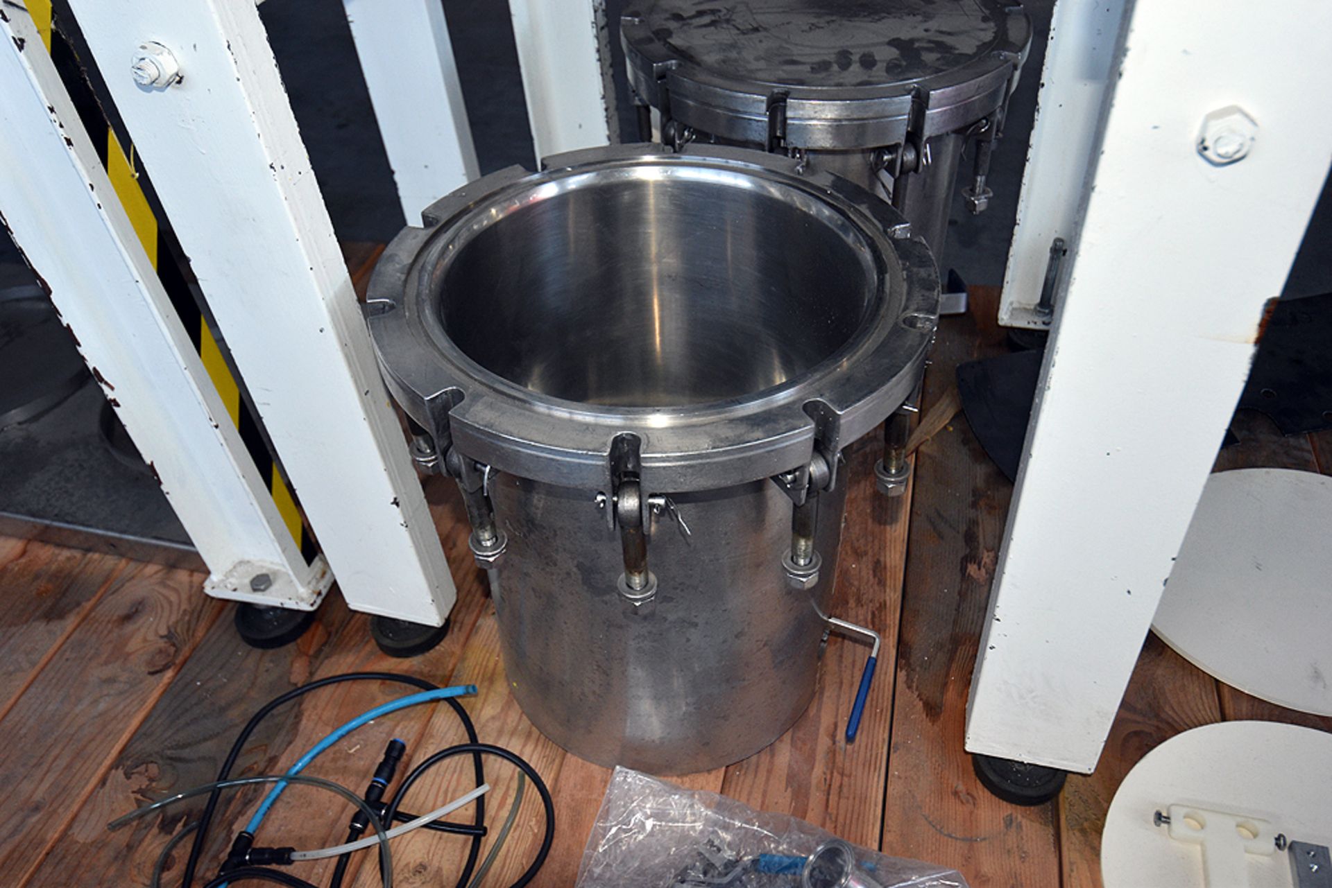 Group of (2) Nordson 5 Liter, Stainless Steel Pressure Pots Mounted on Custom Stand - Image 7 of 13