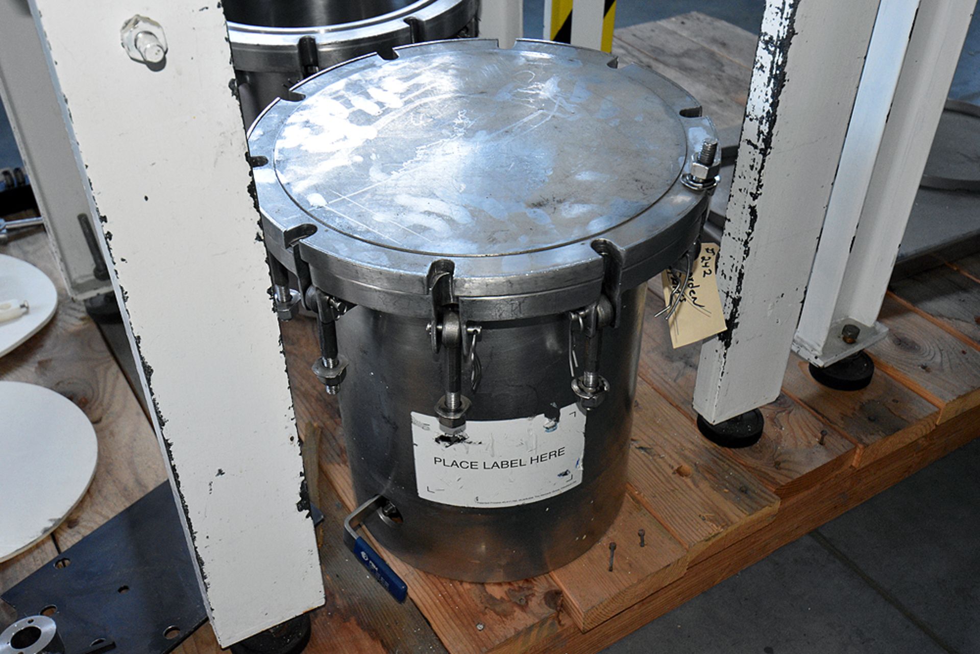 Group of (2) Nordson 5 Liter, Stainless Steel Pressure Pots Mounted on Custom Stand - Image 8 of 13
