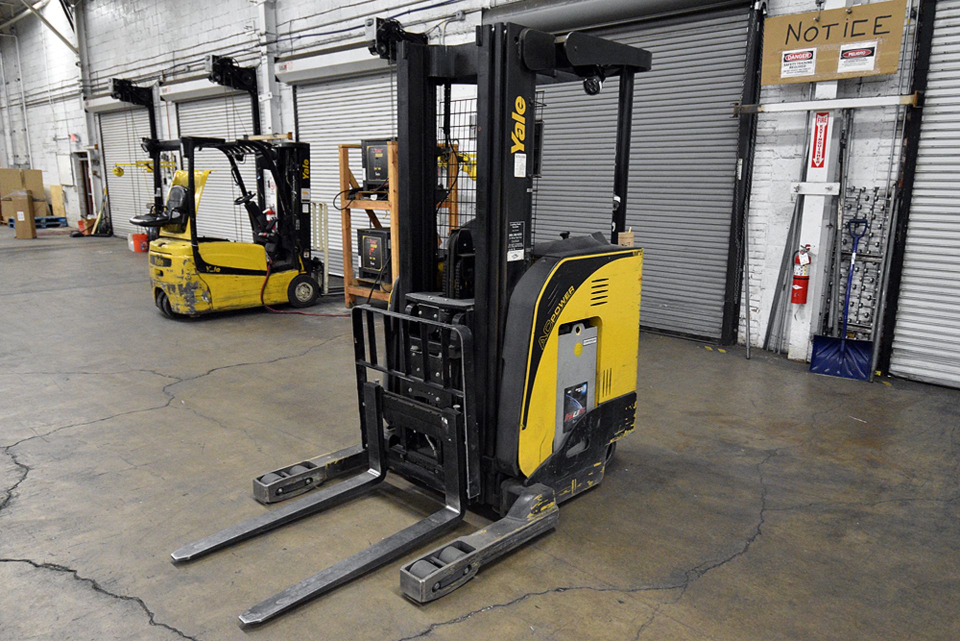 Yale 3,500 lbs. Capacity, Upright Reach Forklift w/ 203" Lift Height - Image 6 of 11
