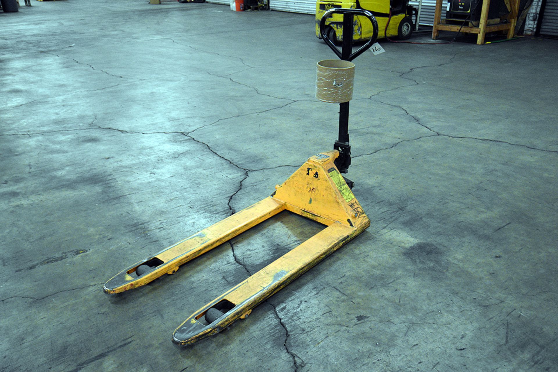 Global 5,500lbs Manual Pallet Jack