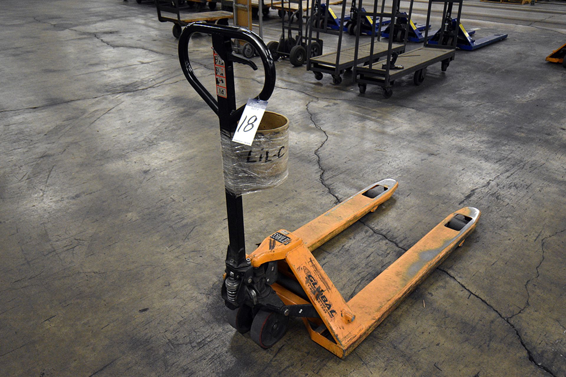 Global 5,500lbs Manual Pallet Jack - Image 2 of 3