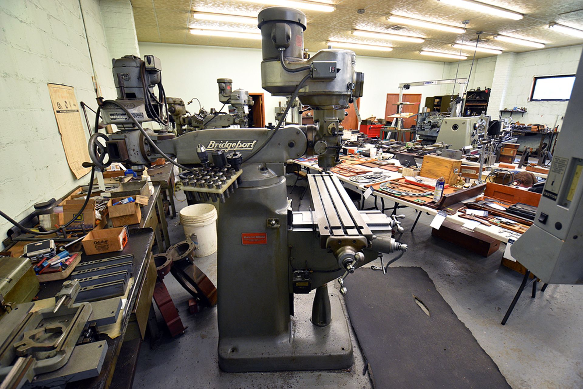 Bridgeport Serial Number: 12BR211773 Series 1, 2hp, Vertical Milling Machine w/42" Table w/ Servo - Image 4 of 12