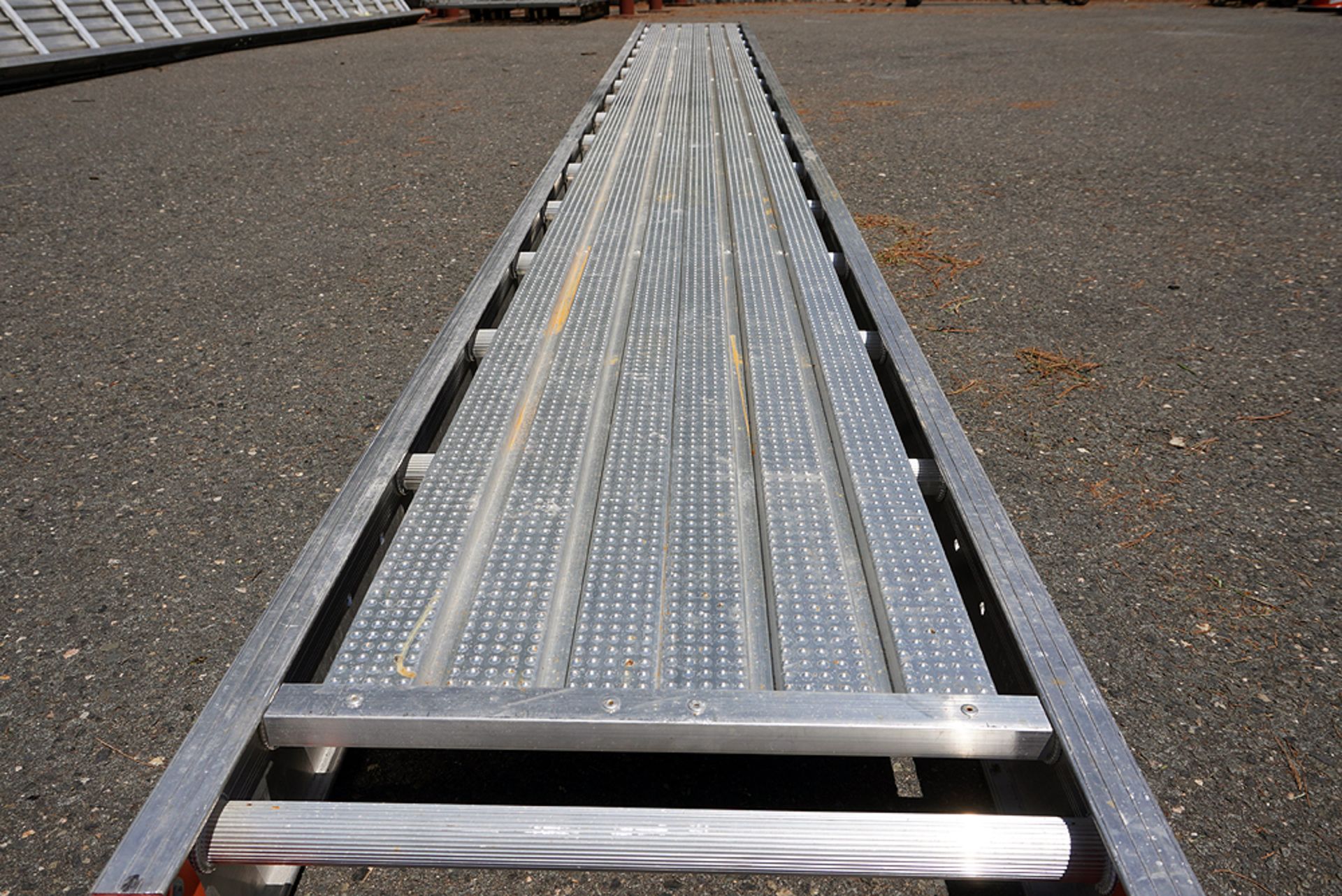 LOUISVILLE 16 FOOT ALUMINUM SCAFFOLD PLANK - Image 4 of 8