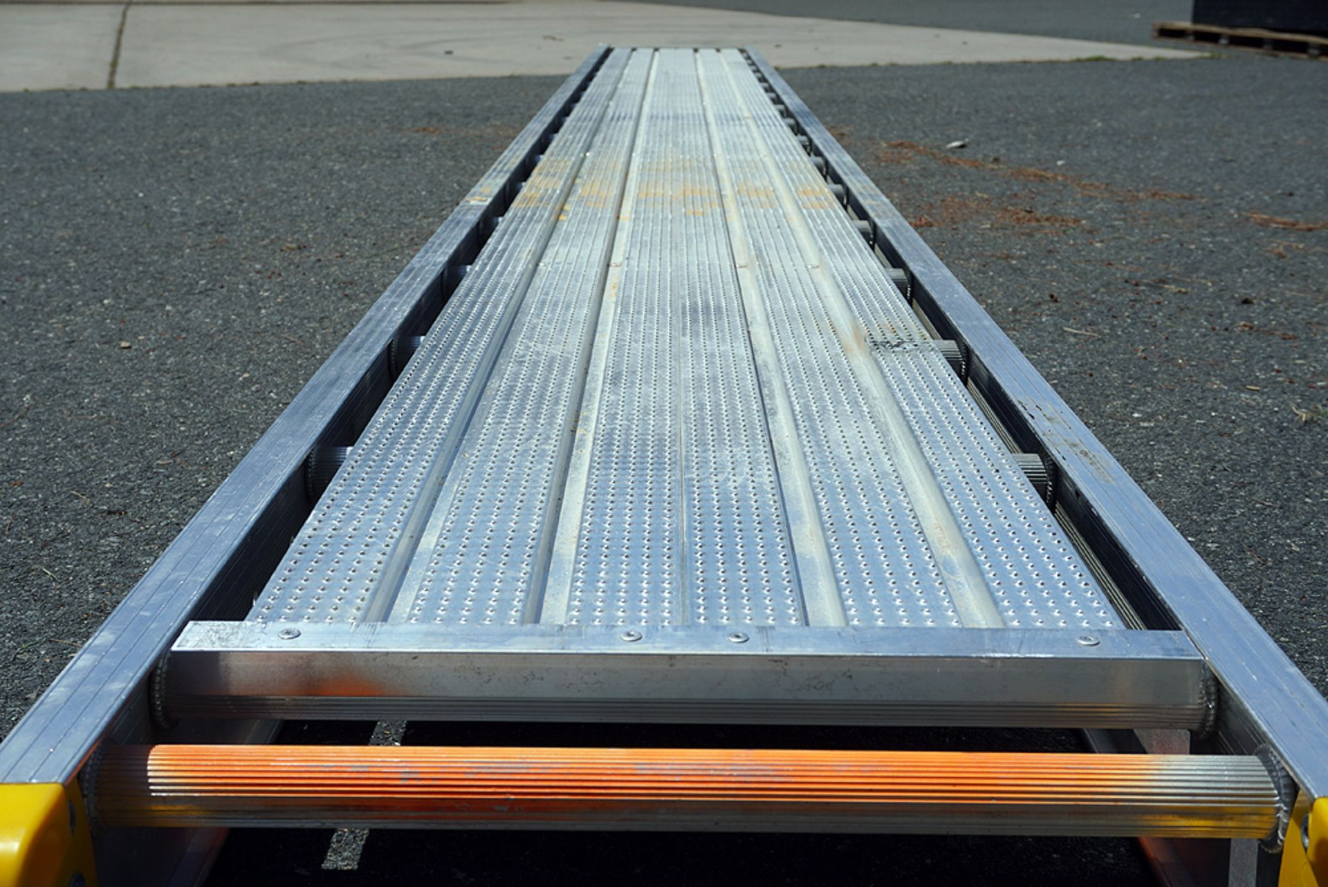 LOUISVILLE 16 FOOT ALUMINUM SCAFFOLD PLANK - Image 4 of 9