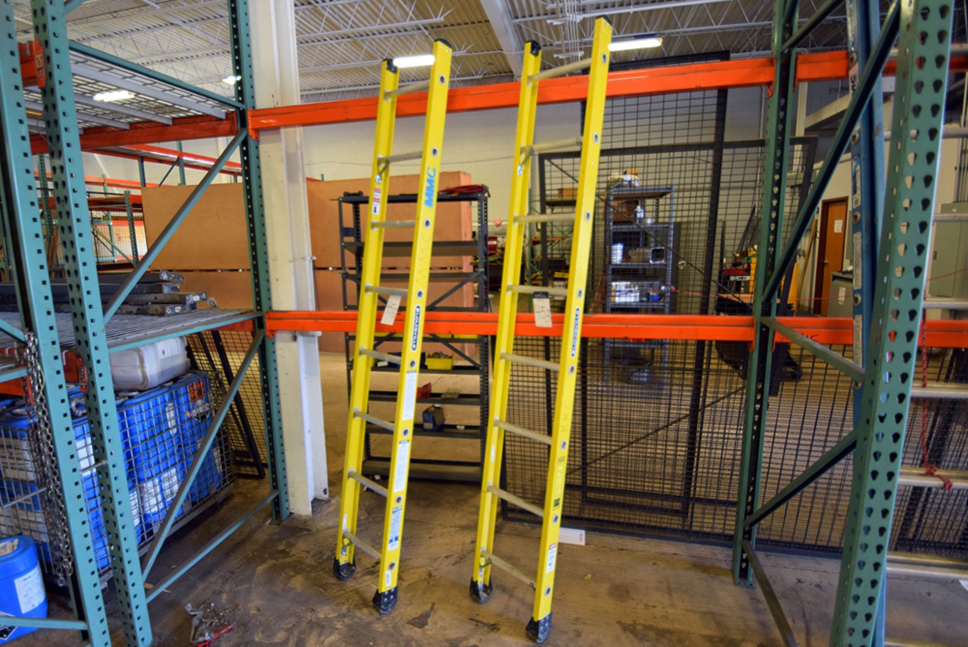 Louisville 8' Fiberglass Straight Ladders - Image 4 of 4