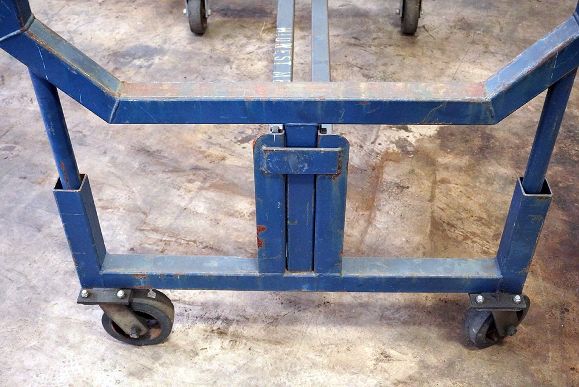 5 FOOT ROLLING STEEL PIPE CART - Image 3 of 5