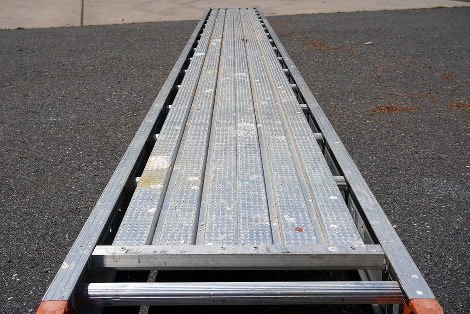 LOUISVILLE 16 FOOT ALUMINUM SCAFFOLD PLANK - Image 4 of 8