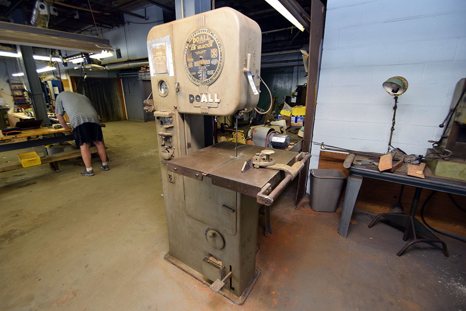 DoAll Model ML, Vertical Bandsaw - Image 2 of 4