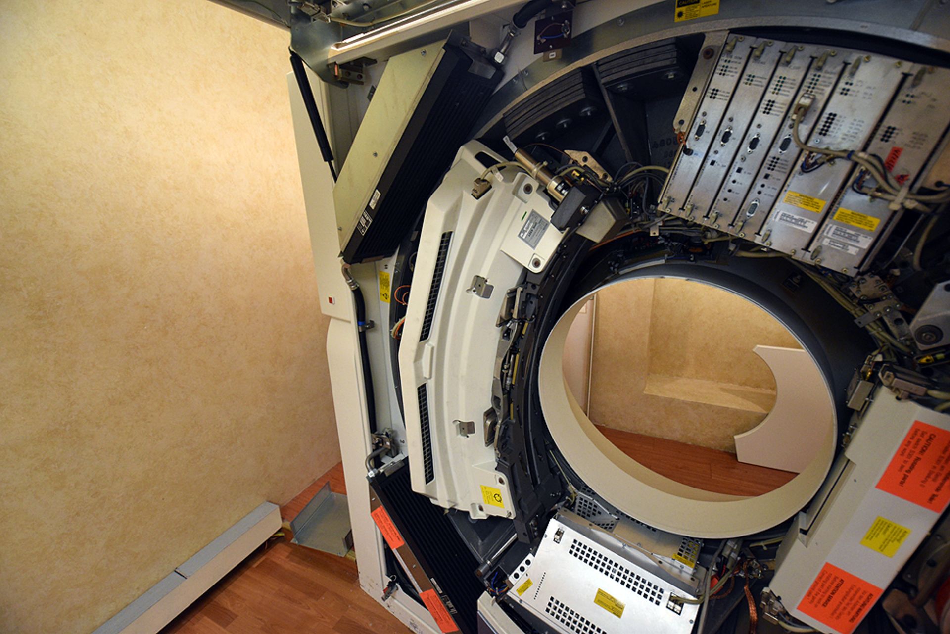 Siemens CT Scanner - Image 8 of 48